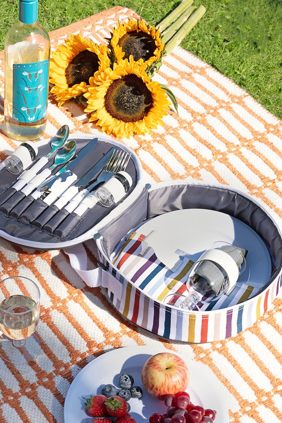2-Person Round Stripe Picnic Basket - Insulated Cooler Bag for Outdoor Picnics, Beach Trips & Romantic Dates - Country Living Style