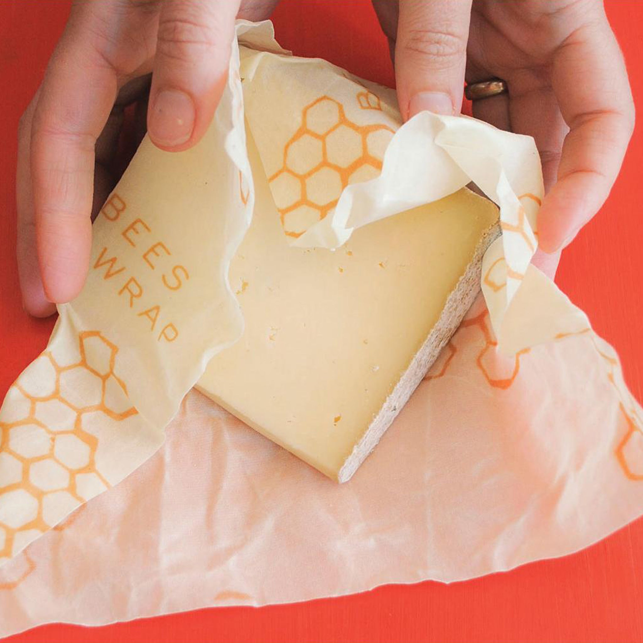 Bee's Wrap Original Print Medium 1 Piece (10x11) - Reusable Eco-Friendly Beeswax Food Wrap for Sustainable Food Storage | Perfect for Sandwiches, Cheese & Fresh Produce