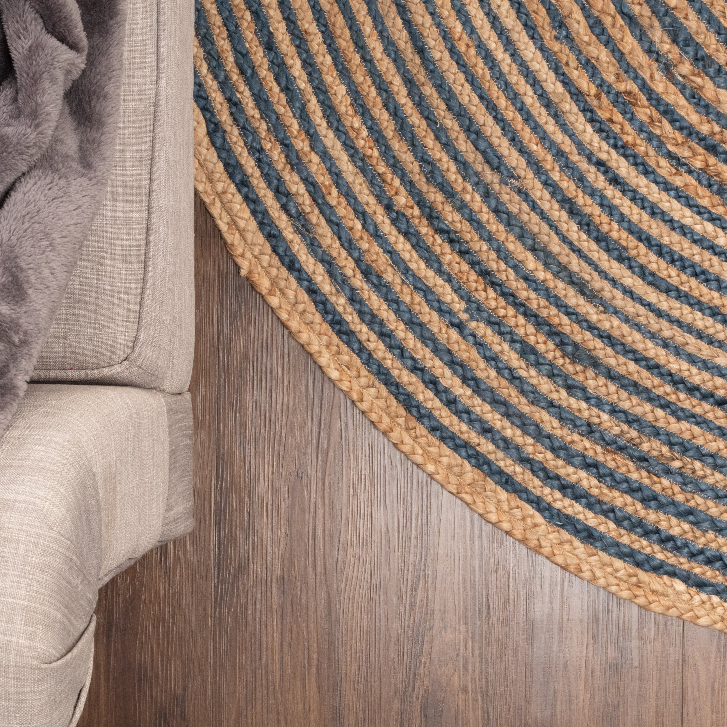 Braided Jute Reversible Handwoven Rug - Natural Fiber Indoor/Outdoor Area Rug for Living Room, Bedroom, Patio & Deck - Eco-Friendly Home Decor