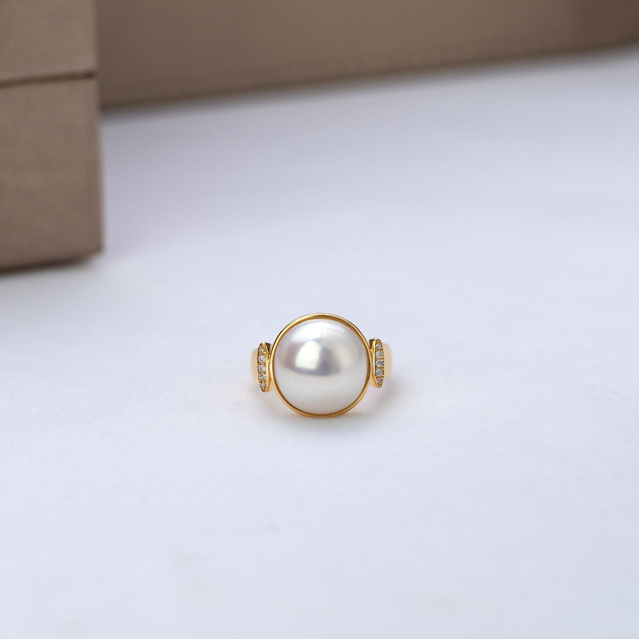 18K Gold Diamond & Edison Pearl Ring KR00059 - Elegant Jewelry for Weddings, Anniversaries & Special Occasions