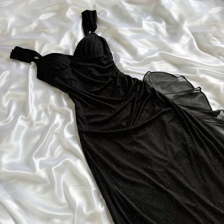 Elegant Black A-Line Shiny Long Prom Dress with Ruffles - Perfect for Evening Gowns, Formal Dances & Special Occasions - Style J2601