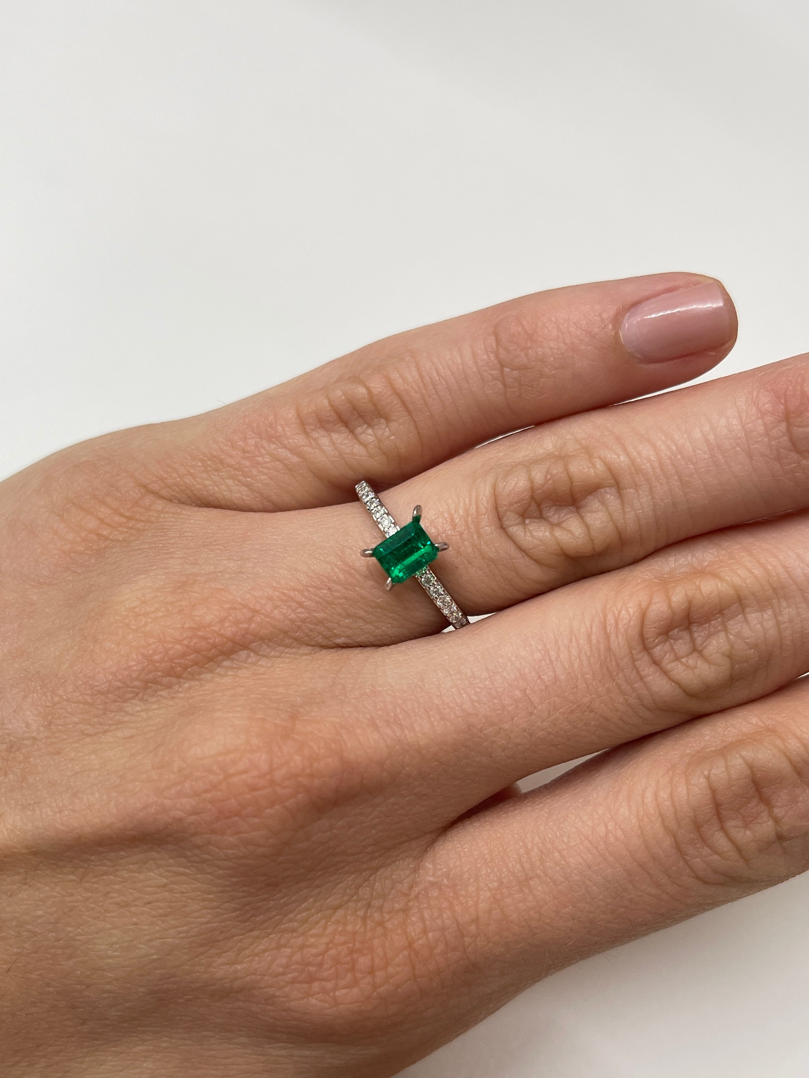 0.85 Carat AAA+ Colombian Loose Emerald Gemstone - 5.8x4.7mm Emerald Cut for Jewelry Making, Engagement Rings & Luxury Gifts