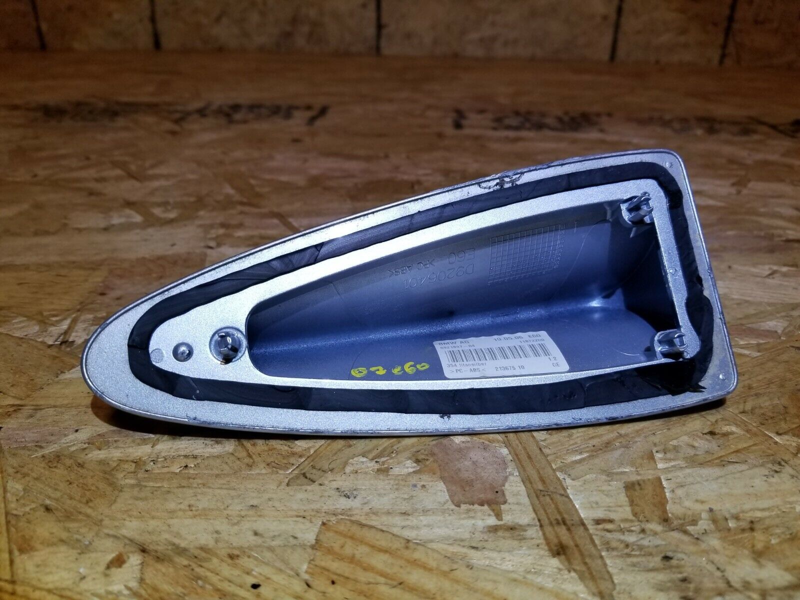 2004-2007 BMW 530xi E60 Shark Fin Roof Antenna Cover - OEM Replacement Part - Perfect for Car Upgrades & GPS Signal Enhancement