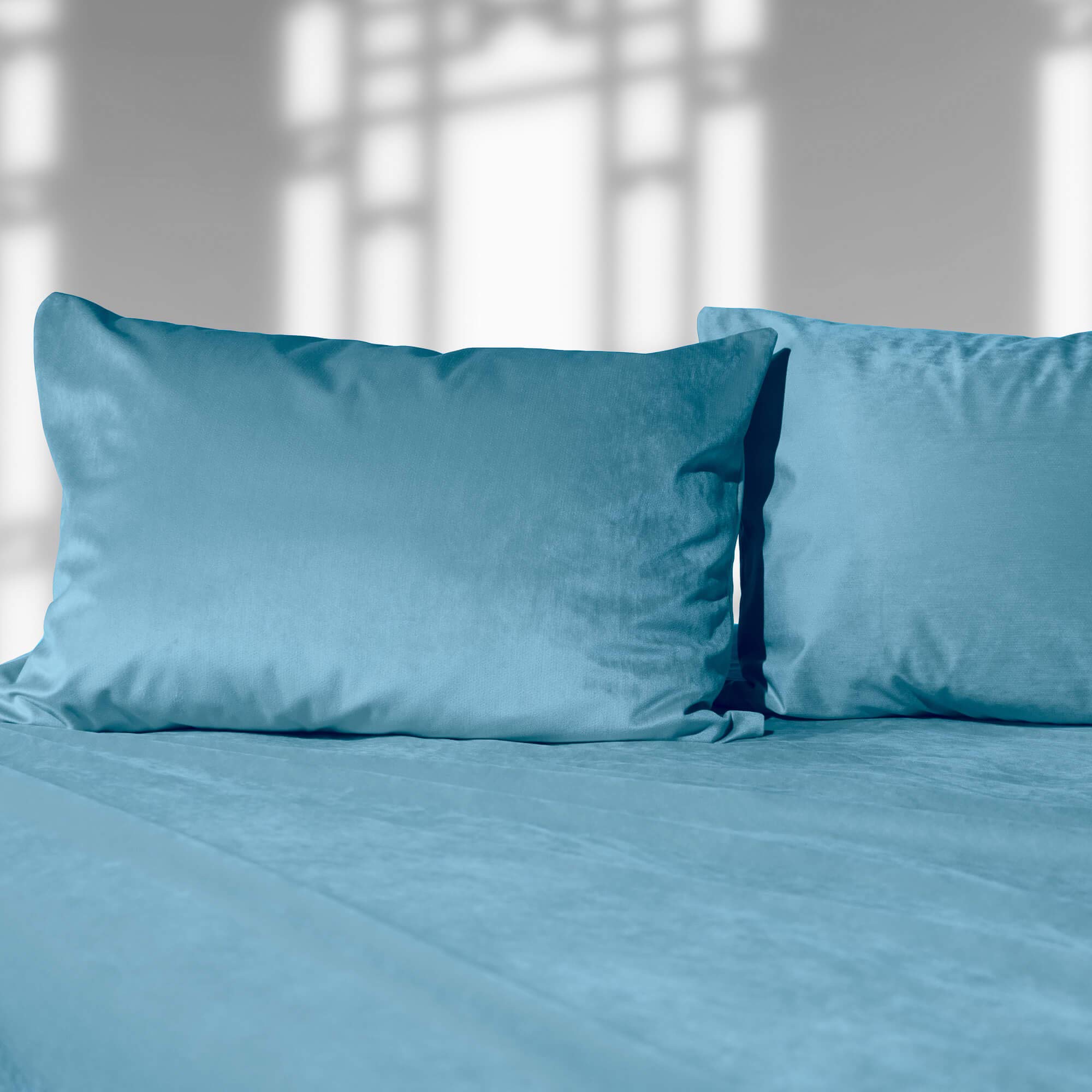 Liberator Liquid Velvet Sheet Set & Pillowcases - Ultra Soft Luxury Bedding for Couples - Queen Size, Cyan Blue - Perfect for Romantic Nights & Master Bedroom Decor