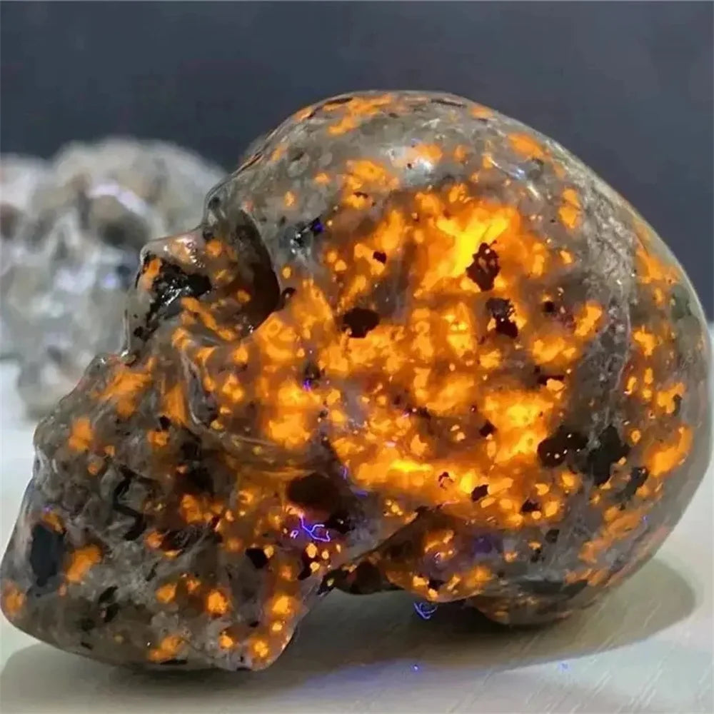 Natural Yooperlite Skull - Hand Carved Sodalite Syenite Crystal Skull for Reiki Healing, UV Reactive Mineral Specimen - Perfect for Meditation, Energy Work & Crystal Collecting