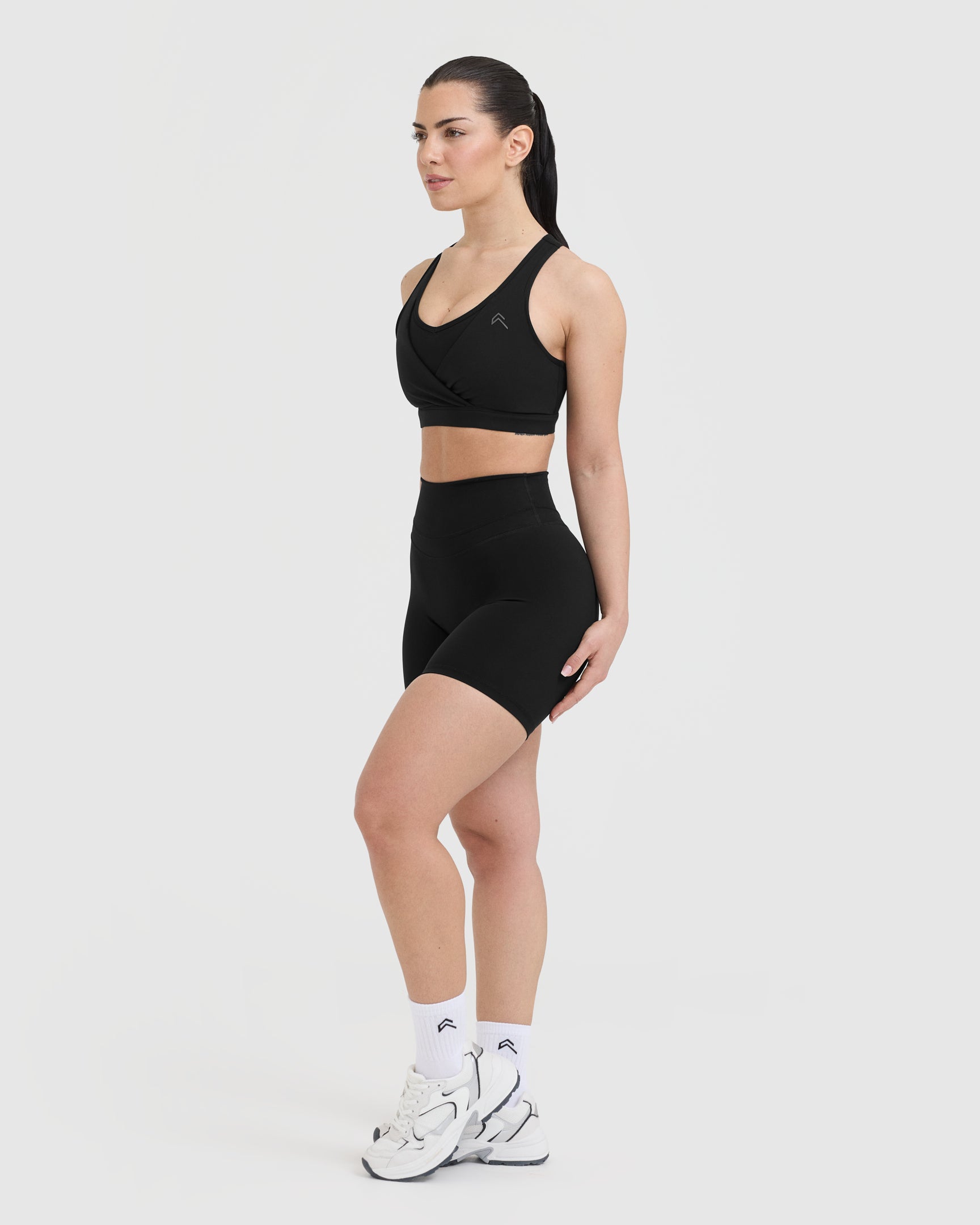 High Support Seamless Sports Bra for Women - Breathable & Comfortable Workout Top - Perfect for Running, Yoga & Gym Training - Black