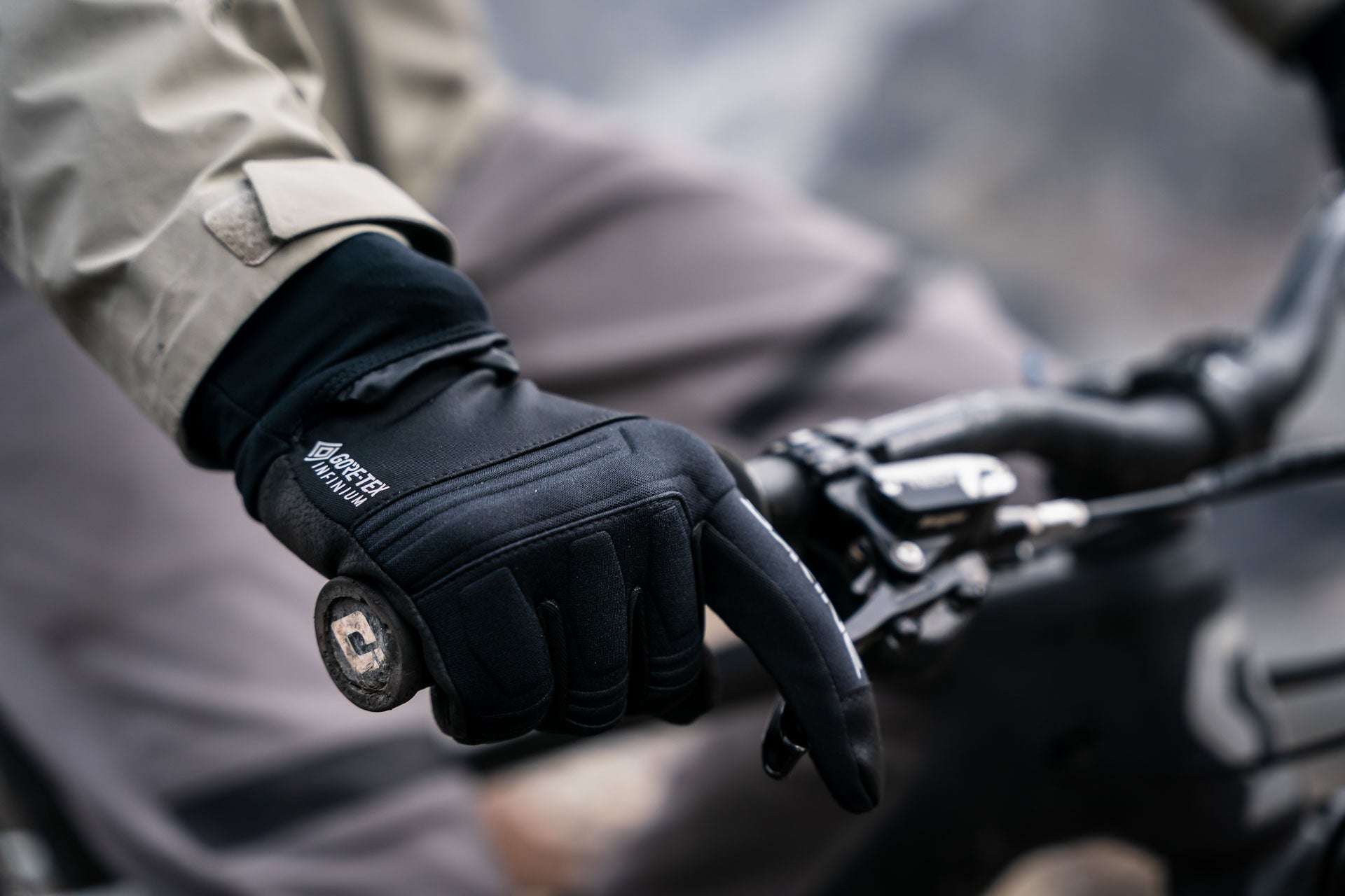 Premium White Knuckle Bike Gloves - Breathable & Shock-Absorbing Cycling Gloves for Men & Women - Perfect for Mountain Biking, Road Cycling & Motorcycle Riding
