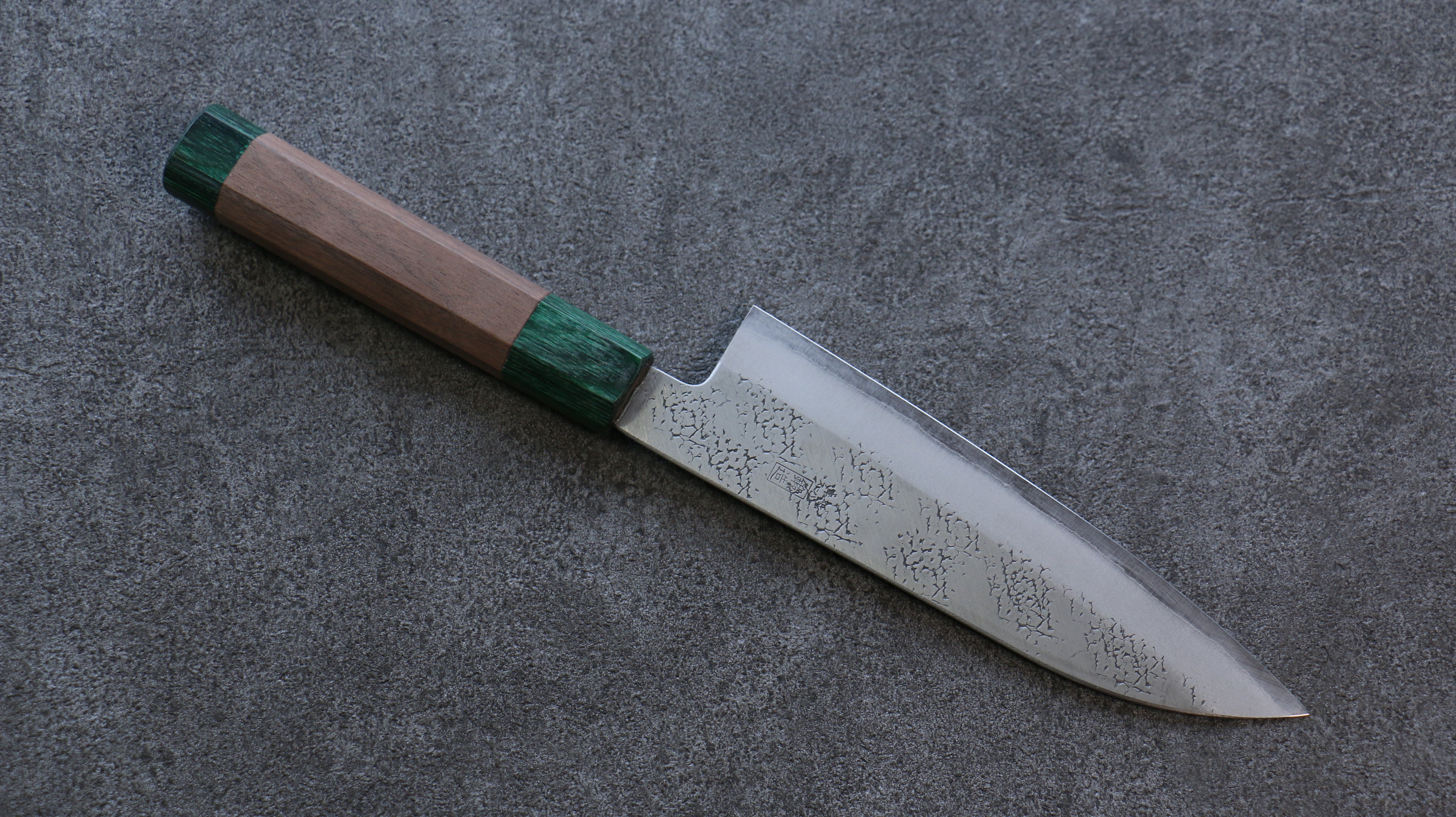 Premium Seisuke Blue Super Hammered Santoku Knife 165mm - Walnut Handle with Double Green Pakka Wood - Japanese Chef Knife for Slicing, Dicing & Chopping Vegetables, Meat & Fish - Perfect for Home Cooks & Professional Kitchens