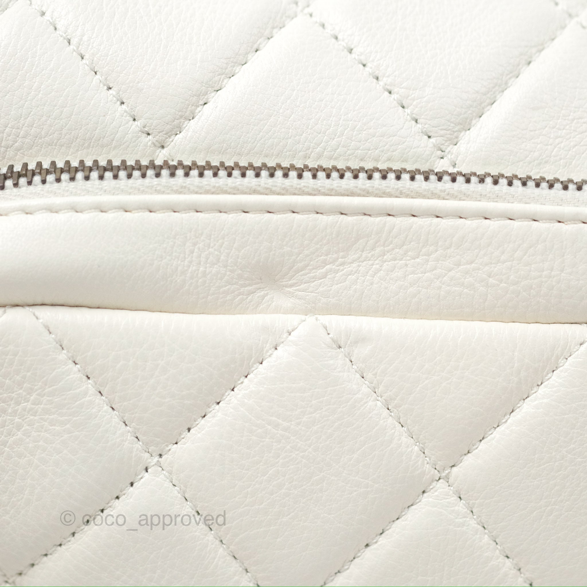 Chanel CC Crown Flap Bag in White Calfskin with Antique Gold Hardware - Luxury Crossbody Purse for Women, Perfect for Evening Events & Date Nights