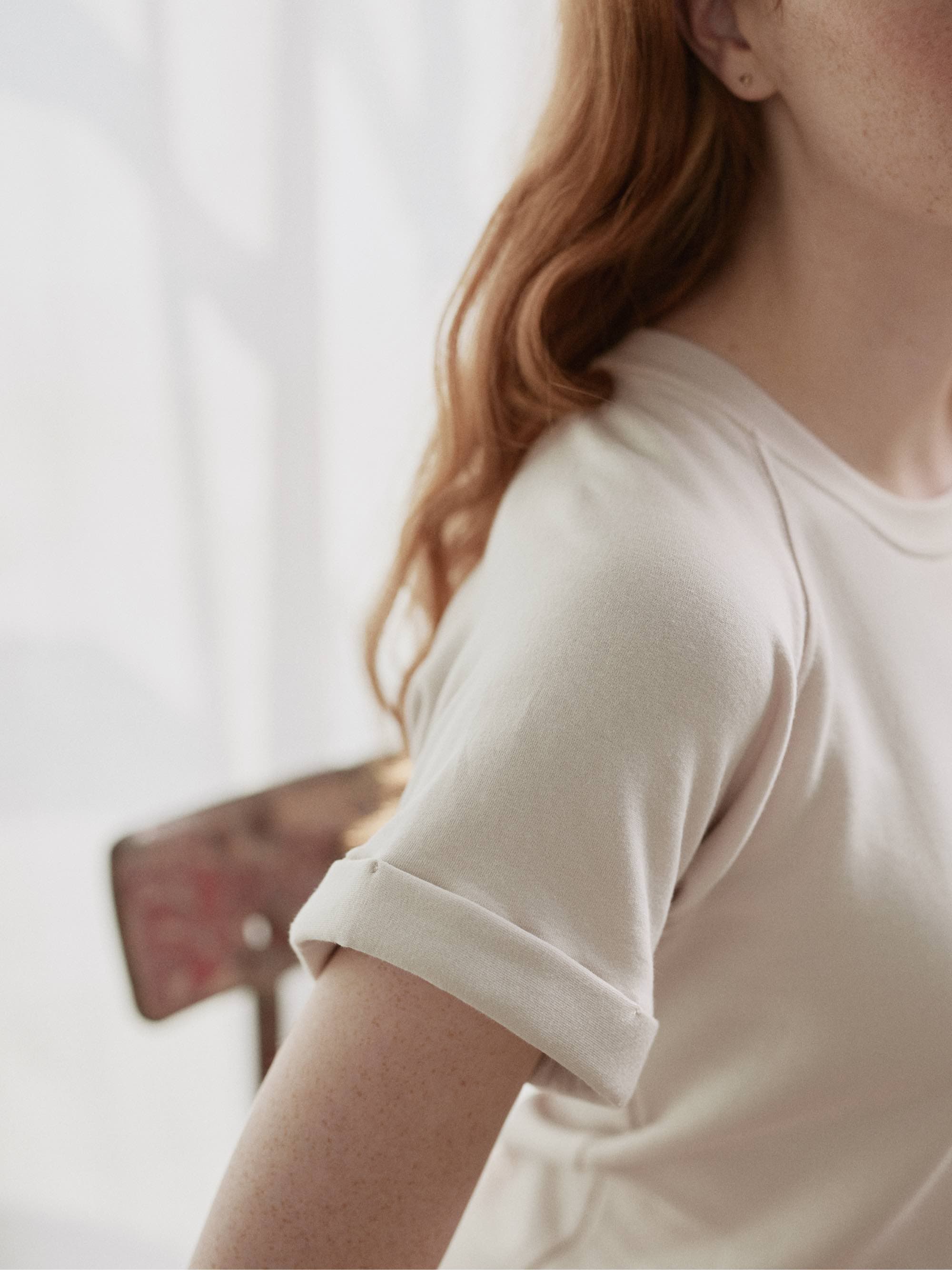 Cozy Fleece Roll Cuff Short Sleeve Sweatshirt for Women & Men - Soft Casual Pullover for Lounge, Travel & Everyday Wear