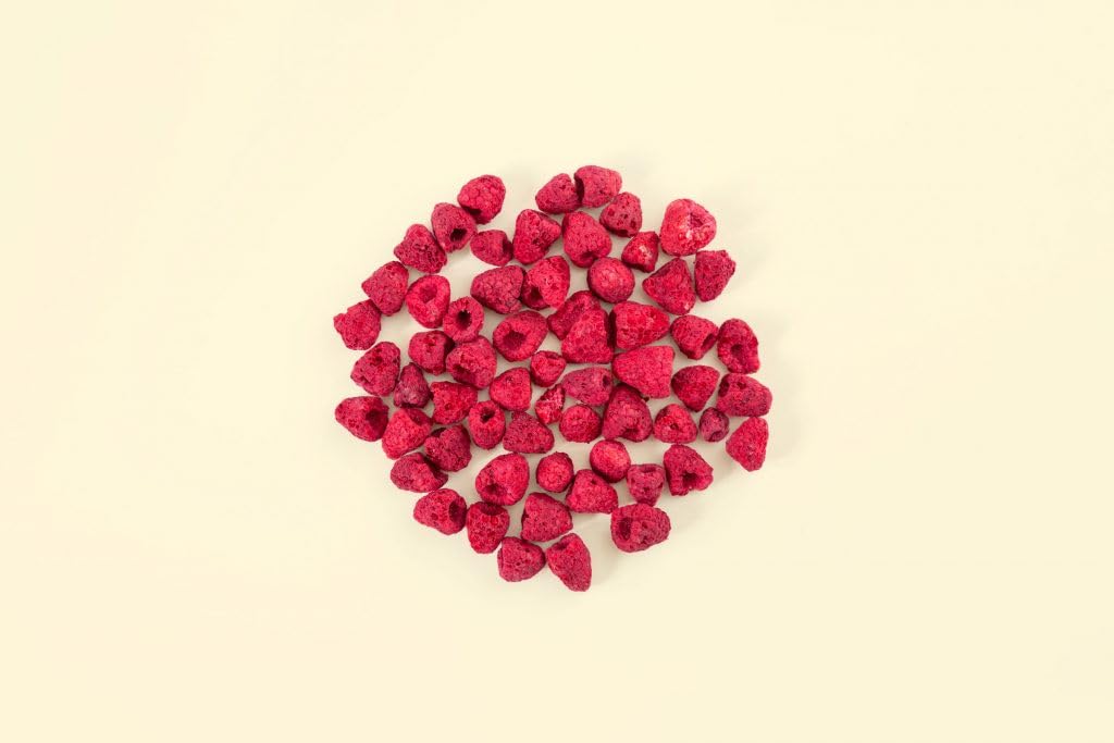 Freeze-Dried Raspberries Snack - 100% Natural Real Fruit, No Sugar Added, No Preservatives, Healthy Vegan Snacks, Product of Canada, 20g - Perfect for Lunchboxes, Hiking, and On-the-Go Nutrition
