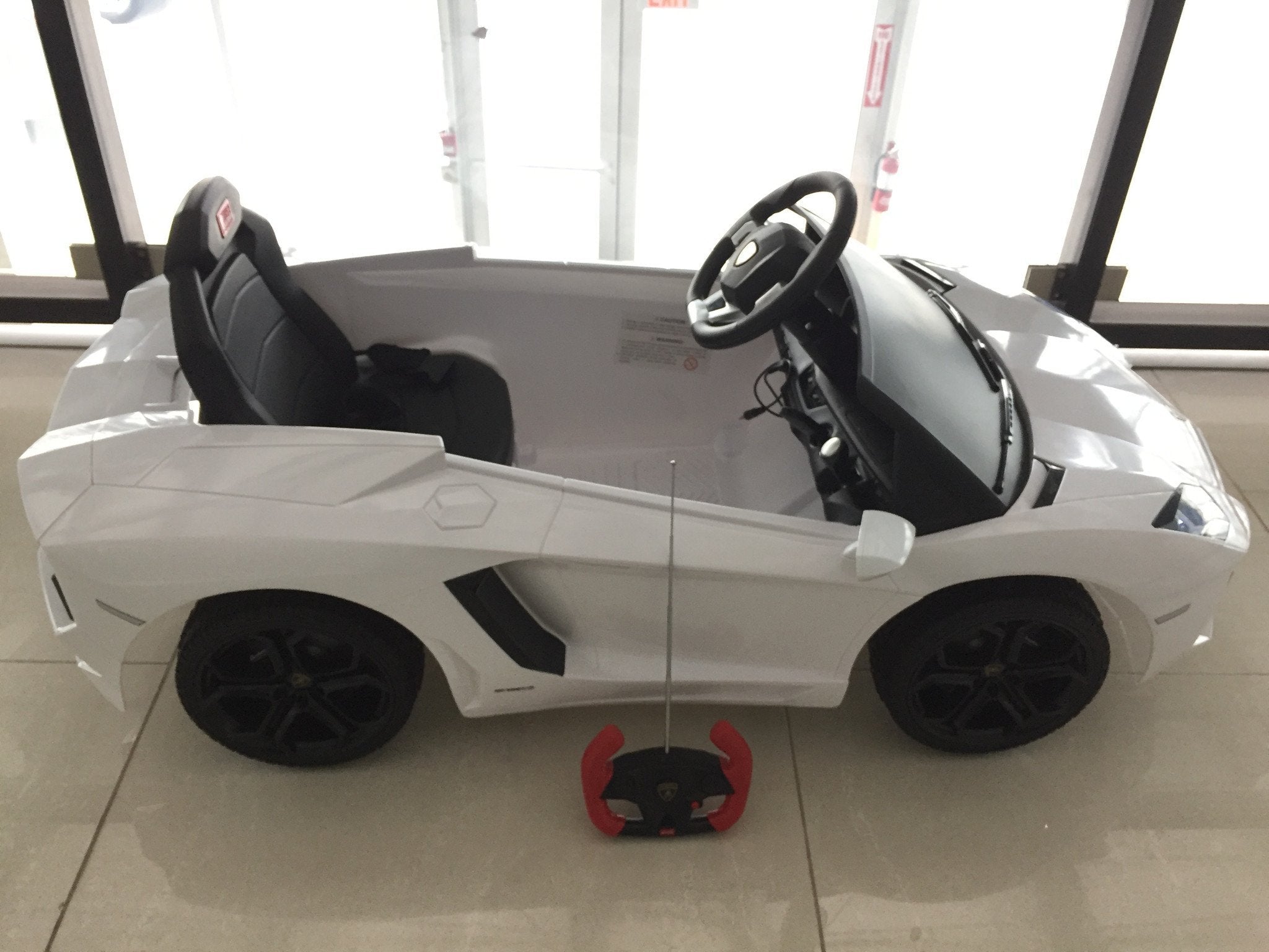 Lamborghini Aventador LP700-4 6V Electric Ride-On Toy Car for Kids - White | Remote Control Battery-Powered Sports Car for Boys & Girls | Indoor & Outdoor Play, Birthday Gift, Christmas Present