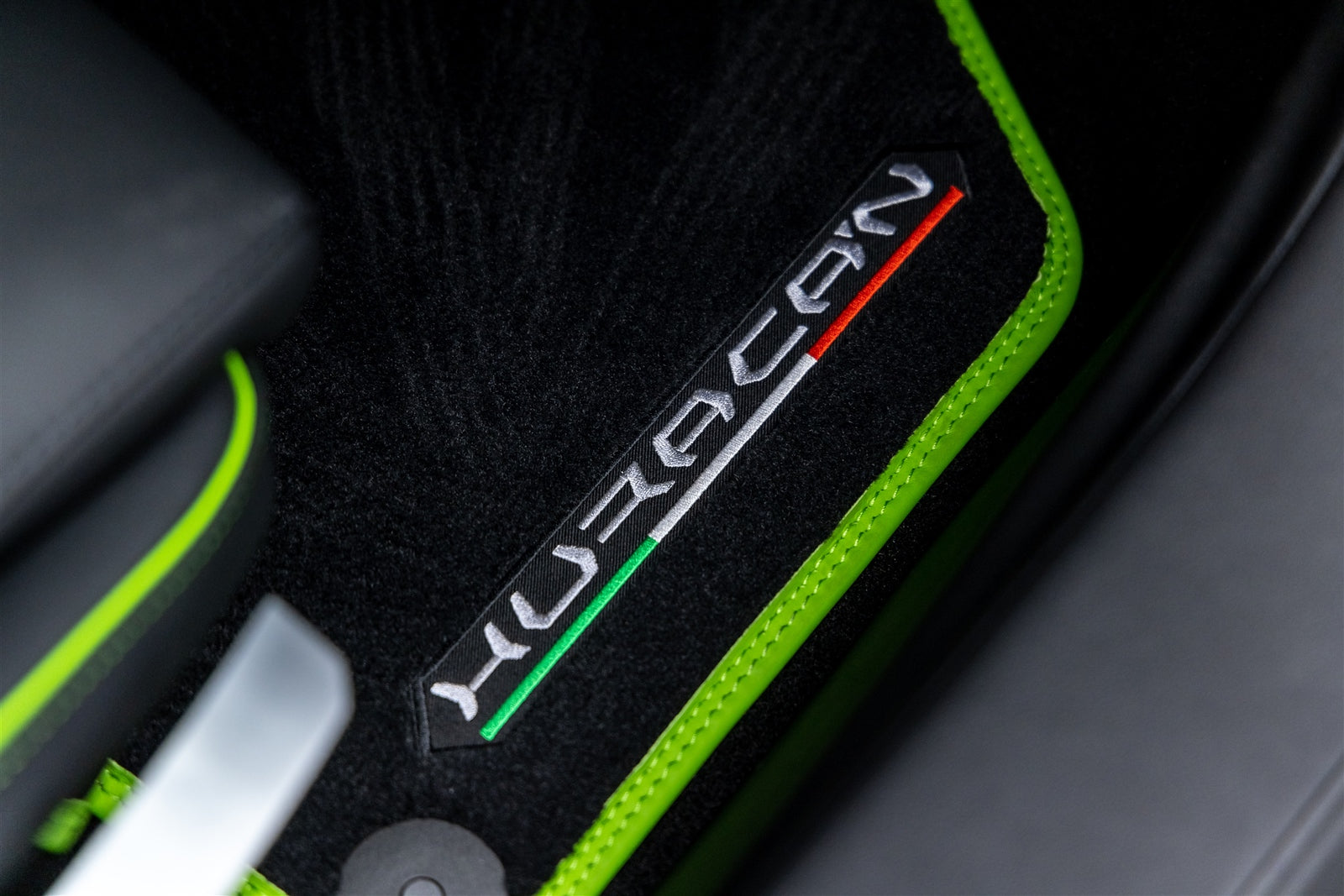 Lamborghini Huracan EVO 2WD Monza Aero Program CB 01 - High Performance Sports Car for Racing Enthusiasts | Perfect for Track Days and Supercar Events