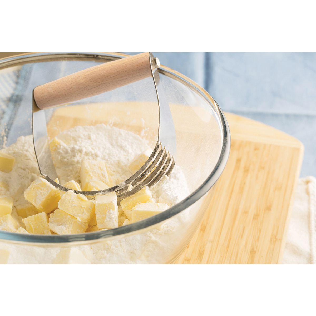 Stainless Steel Flat Blade Pastry Blender with Ergonomic Wood Handle - Perfect for Pie Crusts, Biscuits & Cookie Dough Mixing