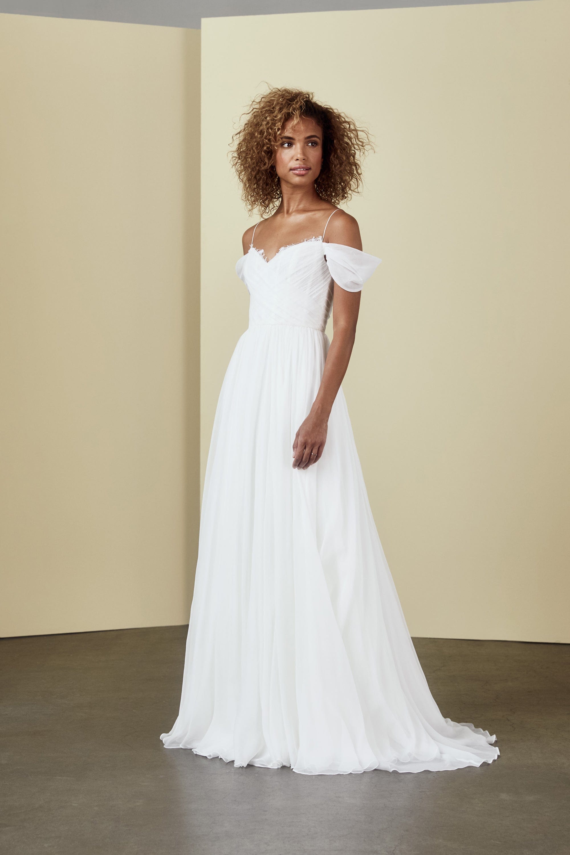 Amsale Julia R268C Wedding Dress - Size 6 for Bride, Bridesmaid & Formal Events | Elegant A-Line Gown for Ceremony & Reception
