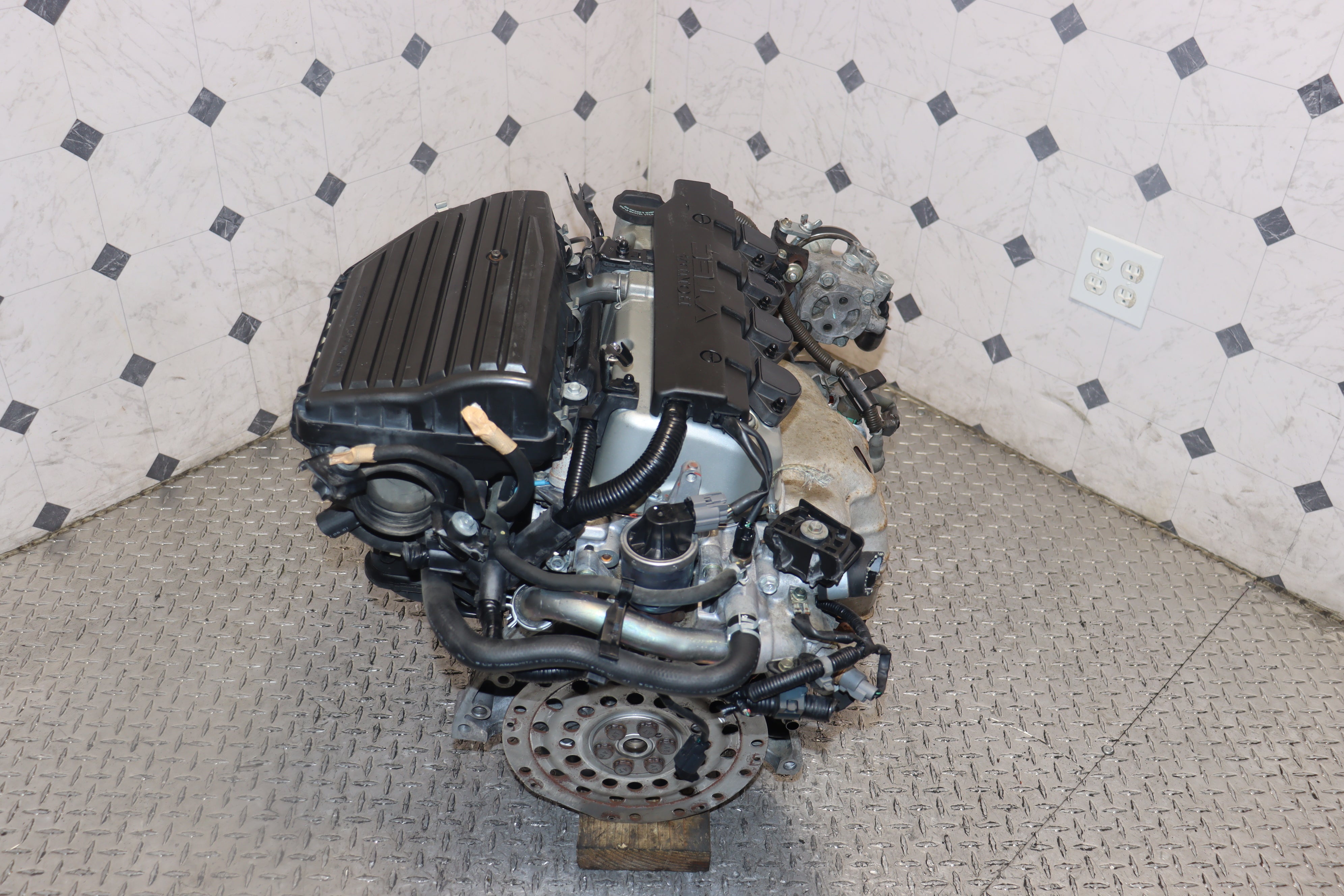JDM D17A 1.7L VTEC Engine for Honda Civic 2001-2005 - High Performance Replacement Motor - Perfect for Engine Swap & Civic Upgrades