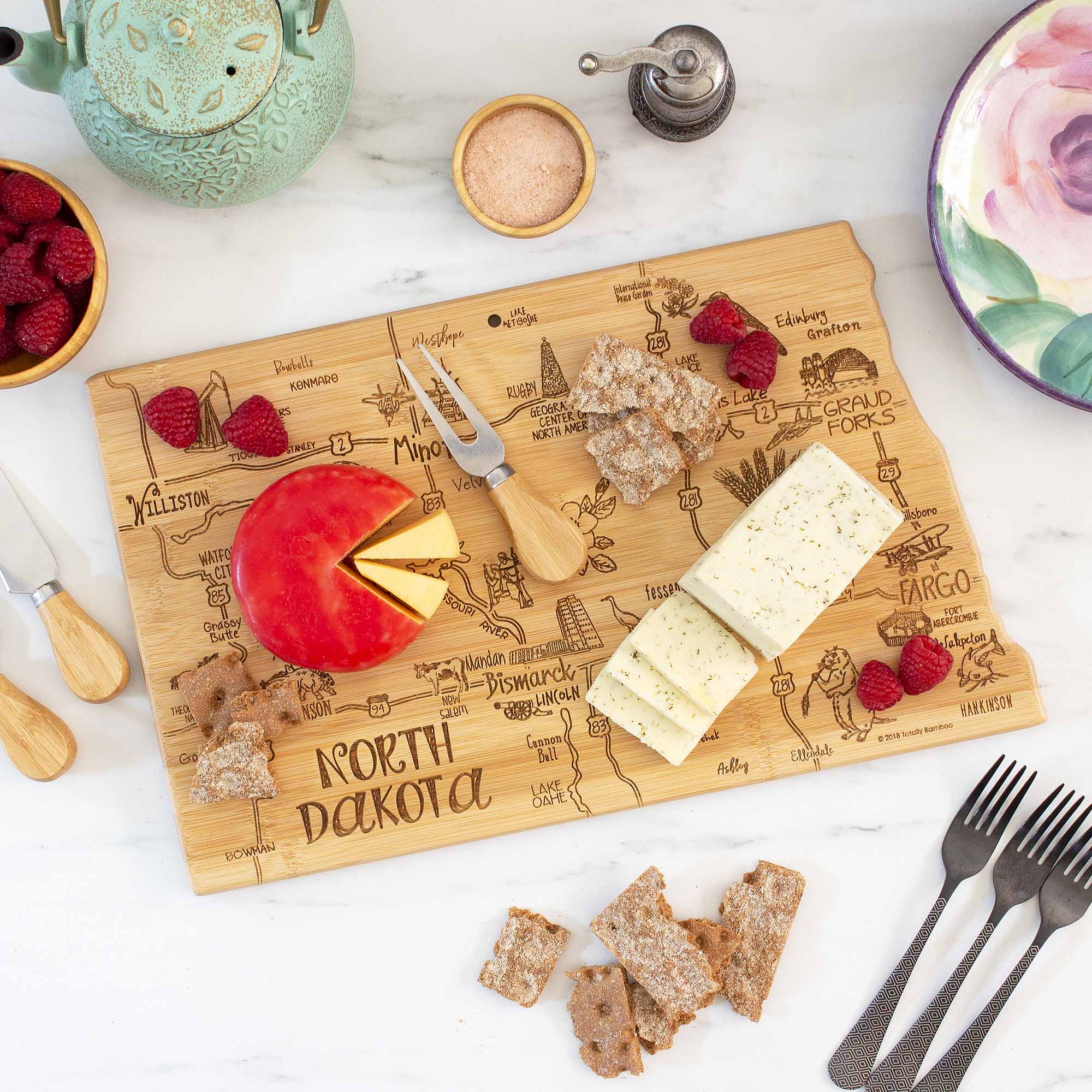 Premium North Dakota Themed Wooden Cutting Board - 9.75