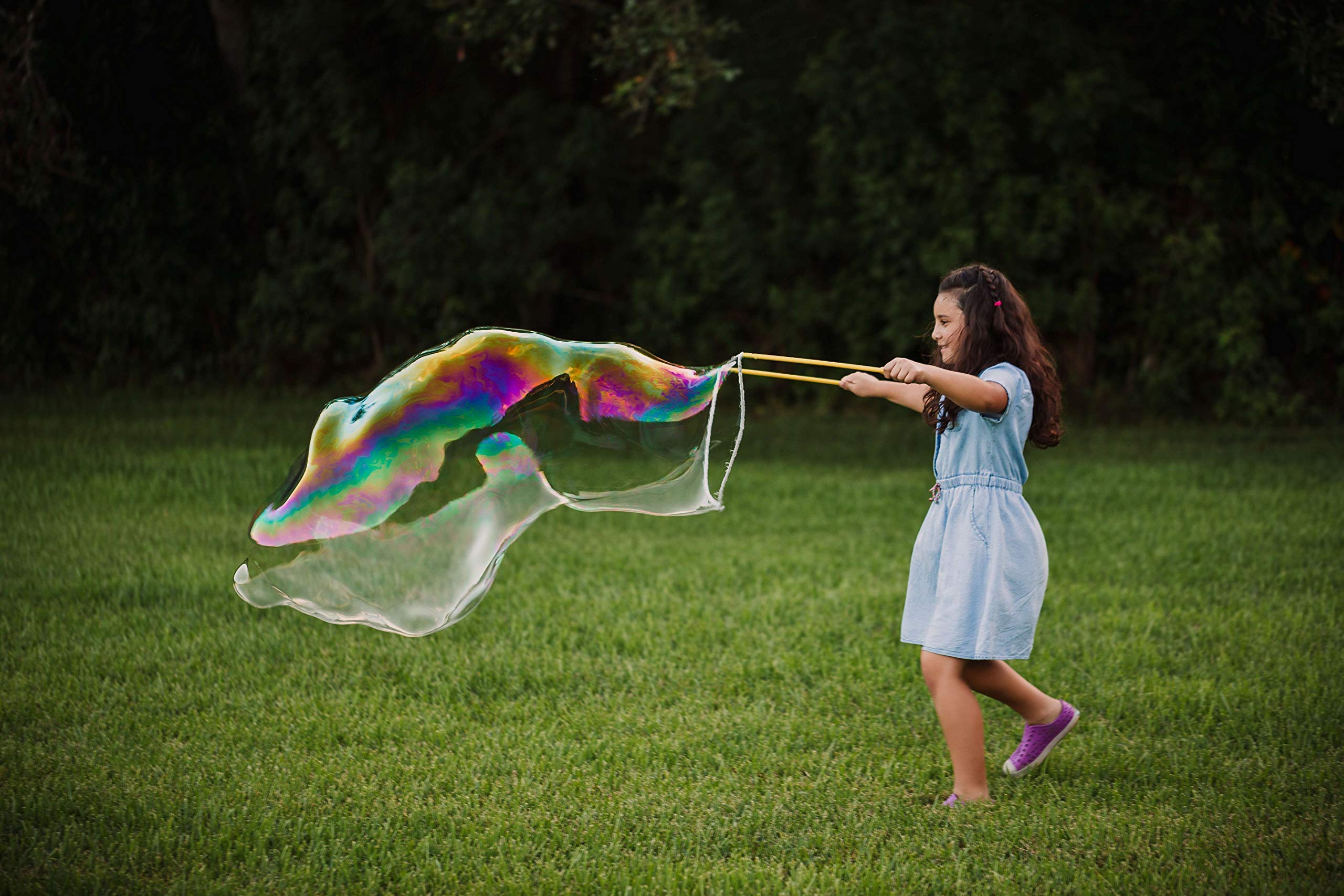 WOWMAZING Giant Bubble Powder Kit - Makes 9 Gallons of Huge Bubbles | Non-Toxic Safe & Natural Bubble Solution Mix | Turns Dish Soap into Giant Bubbles | Perfect for Birthday Parties, Outdoor Family Fun, Kids Activities (Girls & Boys) | Backyard Games, Summer Festivals & Park Playdates