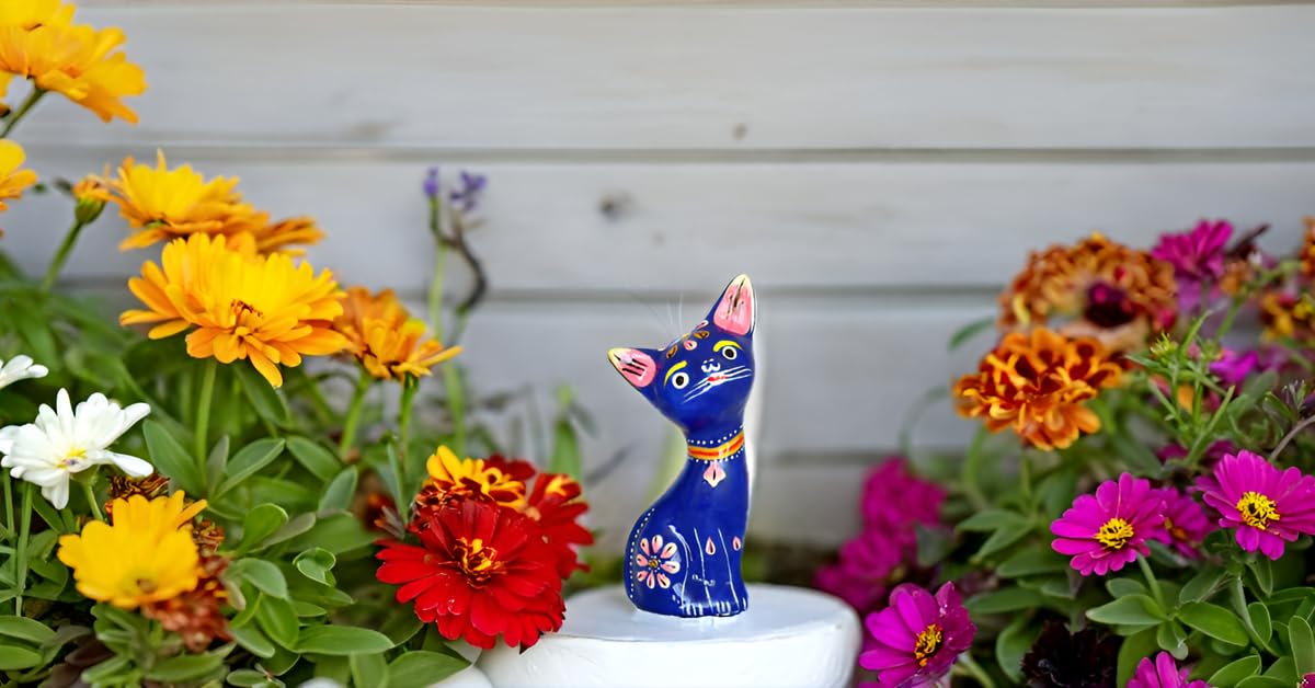 ETROVES Handmade 4 Inch Metal Cat Figurine Statue - Cute Collectible Cat Lover Gift for Women - Desk & Shelf Decor for Home & Office - Perfect for Cat-Themed Decorations, Birthday Gifts & Workspace Accents