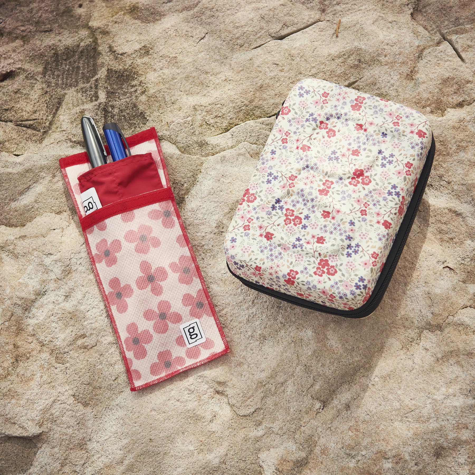 Glucology Insulin Cooling Wallet Pouch – No Ice Pack or Batteries Needed | Innovative Diabetic Travel Accessory | Duo Pen Storage Case (Stars Pattern) | Perfect for Diabetes Management On-The-Go & Outdoor Activities