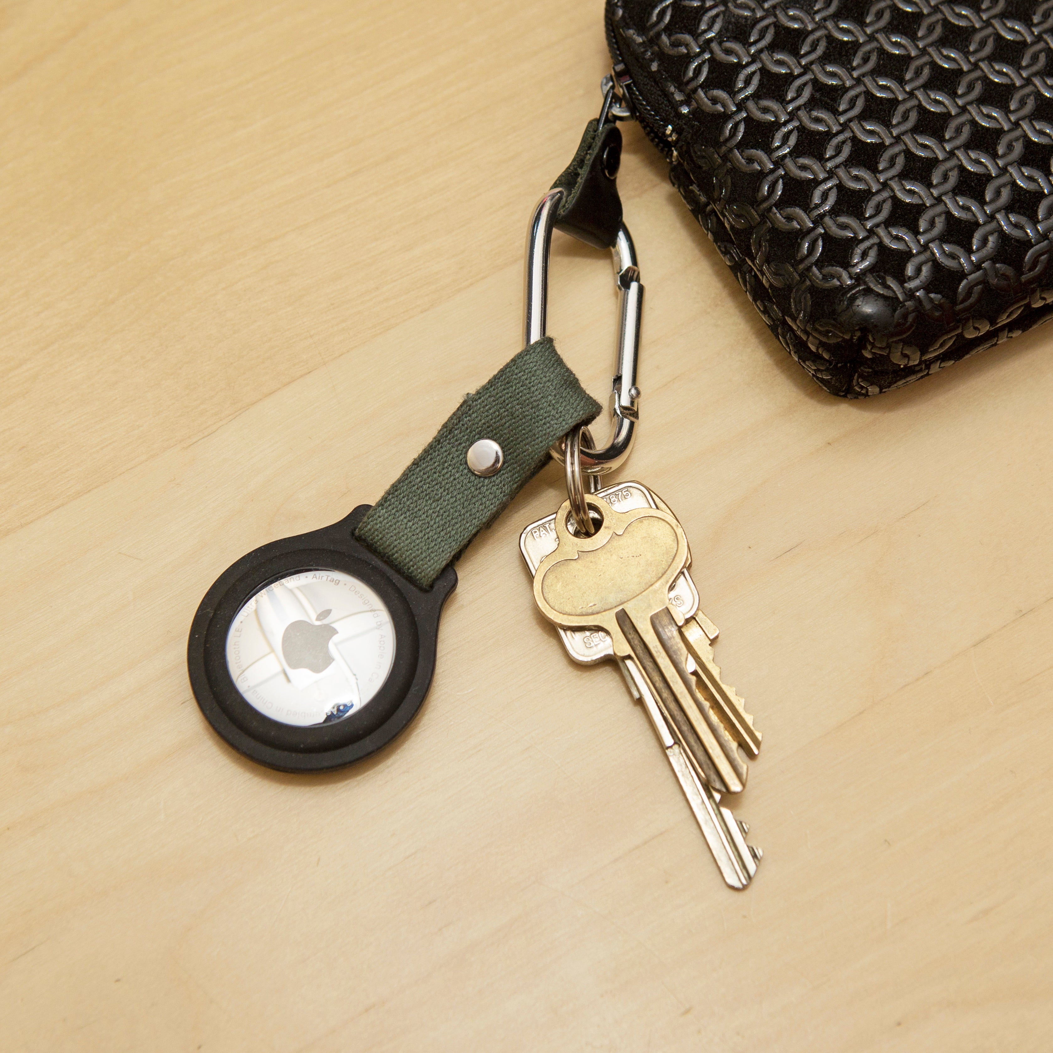 Tracker Travel Clip - Compact GPS Locator for Luggage, Keys & Pets | Perfect for Travel, Hiking & Outdoor Adventures