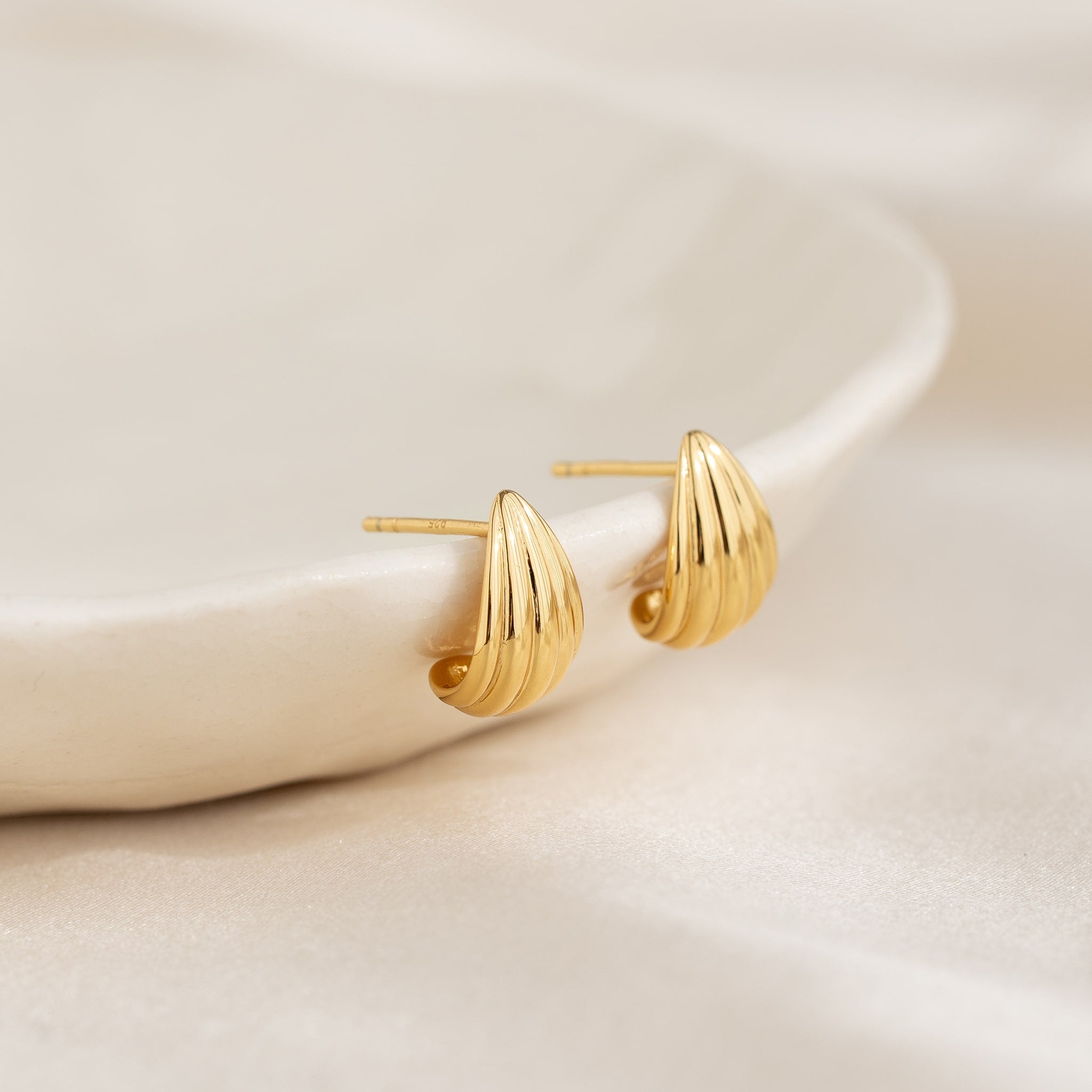 Scalloped Huggie Earrings for Women - Trendy Gold Hoop Earrings for Everyday Wear | Perfect for Casual, Office & Date Night Outfits