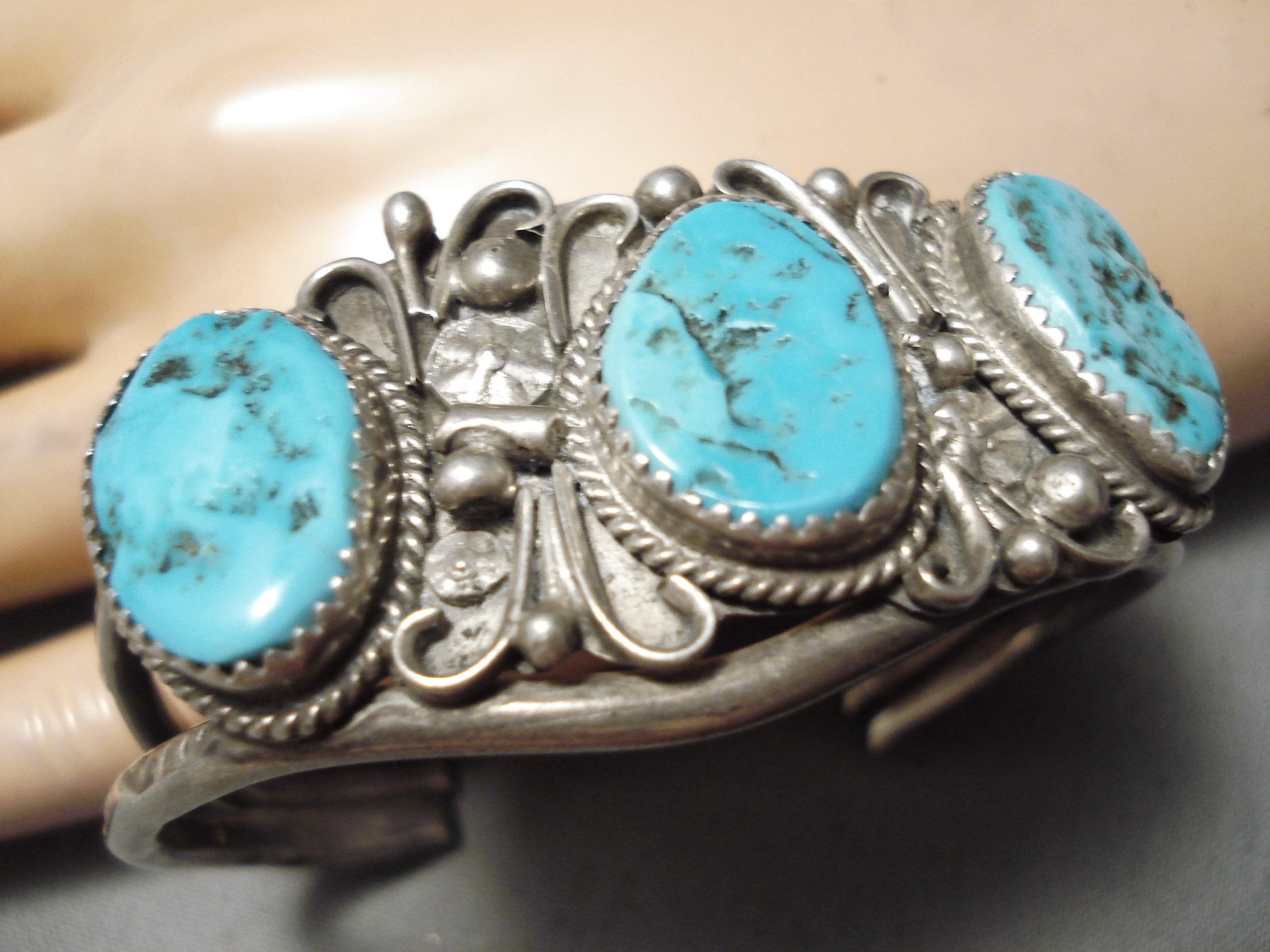 Vintage Native American Navajo Turquoise Sterling Silver Bracelet - Handmade Southwest Jewelry for Women - Perfect for Boho Fashion, Gift Giving & Special Occasions