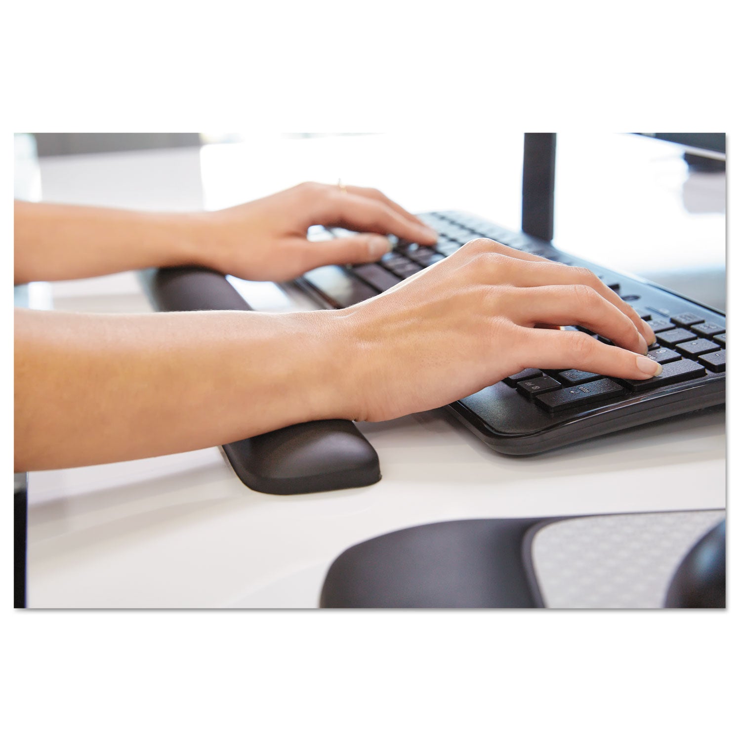 3M™ Gel Wrist Rest for Keyboards - Ergonomic Support (19