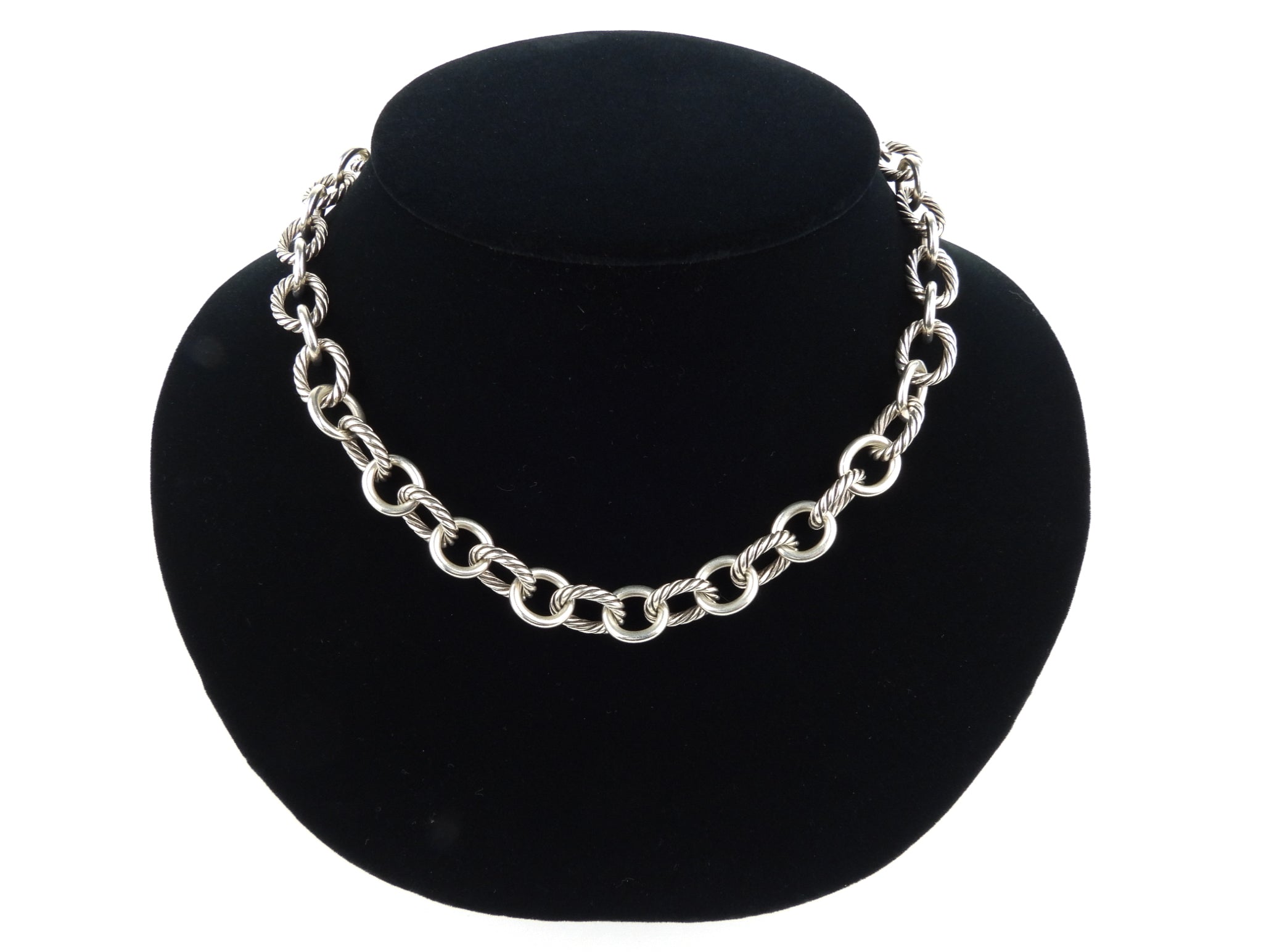 David Yurman Sterling Silver Oval Chain Necklace for Women - Elegant Layering Necklace for Everyday Wear, Gift Giving & Special Occasions