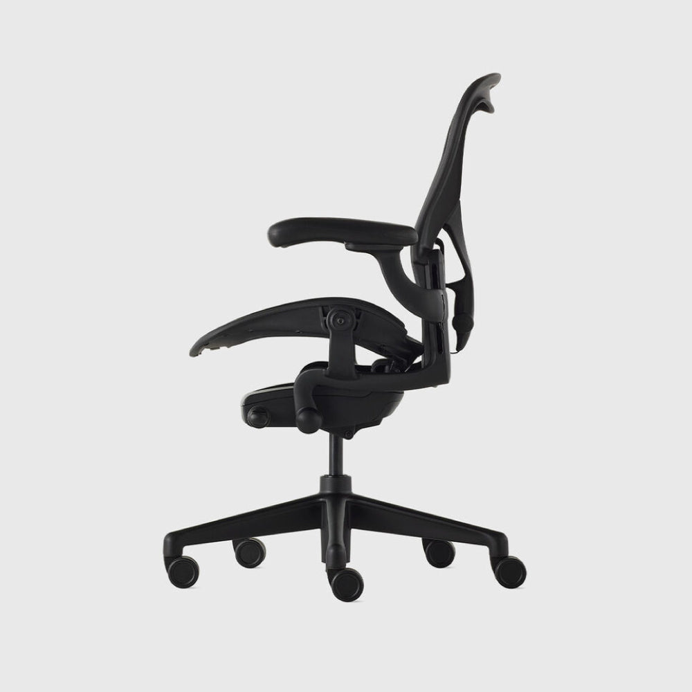 Herman Miller Aeron Chair Remastered - Ergonomic Office Chair in Onyx Black - Perfect for Home Office, Gaming & Workspace Comfort