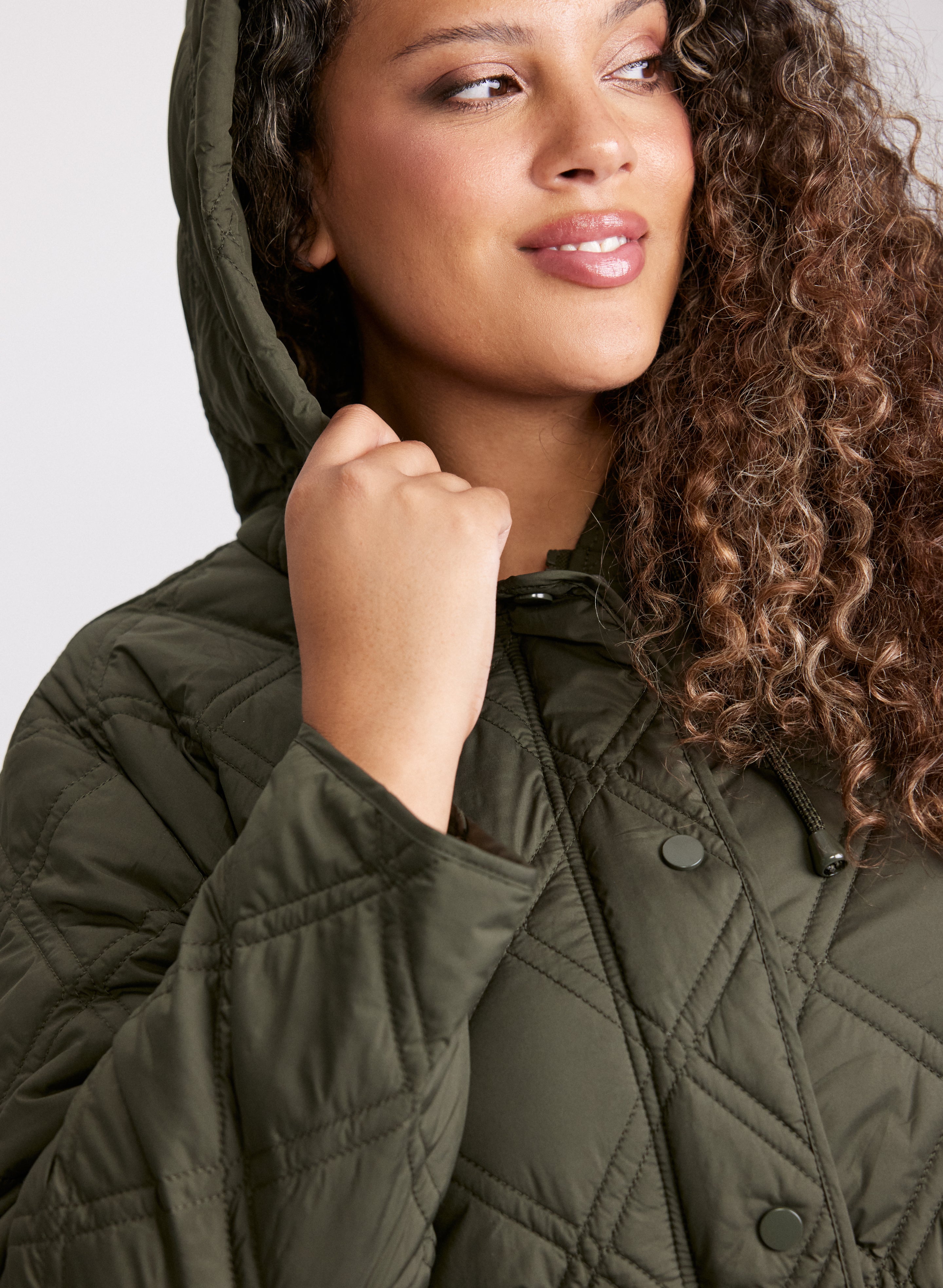 Bernardo Hooded Quilted Jacket for Women - Lightweight Winter Coat with Warm Faux Fur Lining, Water-Resistant Outer Shell | Perfect for Outdoor Activities, Commuting & Casual Wear