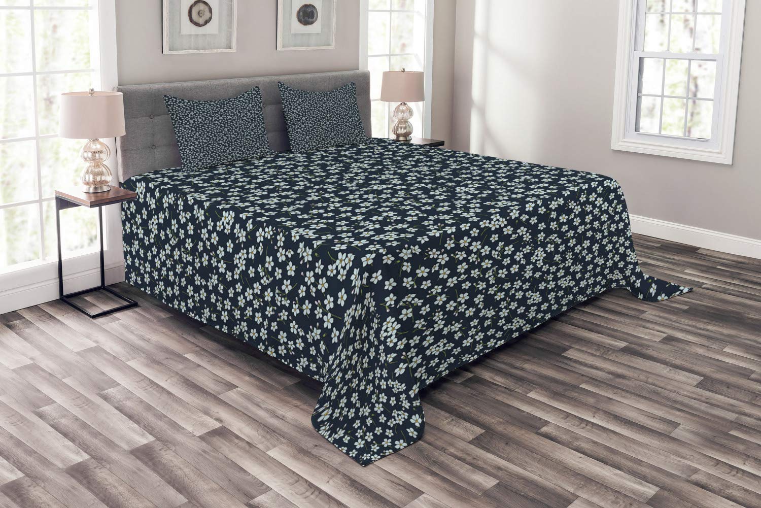 Ambesonne Daisy Bedspread Set - King Size 3 Piece Coverlet with 2 Pillow Shams, Forget-Me-Not Flowers & Chamomile Blooms Gardening Pattern in Pale Blue & Petrol Blue | Perfect for Bedroom Decor, Guest Room Makeover & Bohemian Style Home