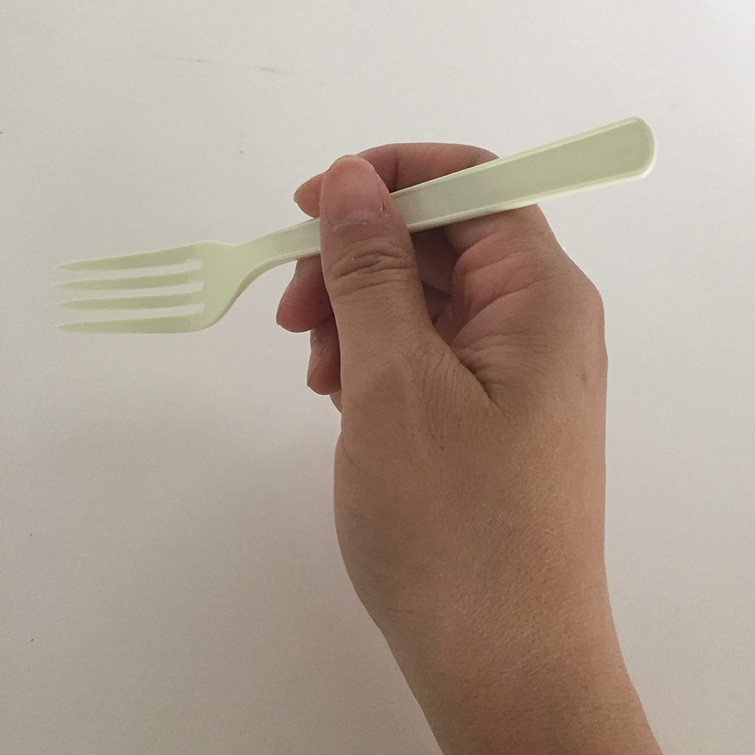 Disposable White Plastic Forks 6.3 Inch (16cm) - 100 Pack Bulk Cutlery for Restaurants, Catering & Parties - Yamato Bussan Commercial Grade Bagless Forks