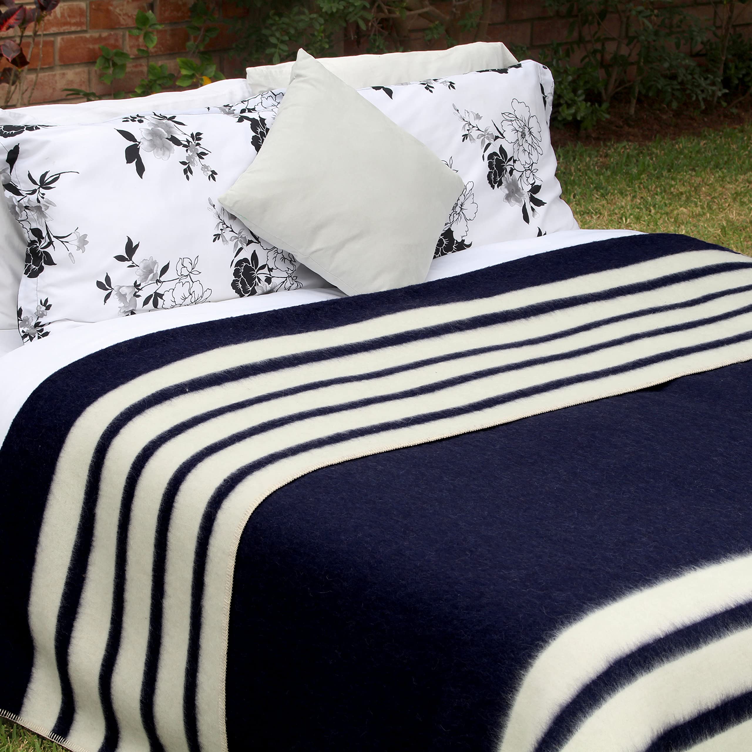 Premium Heavyweight Alpaca Wool Blanket for Camping & Home - Ultra Soft Peruvian Alpaca Throw - Navy Blue/Ivory Queen Size - Perfect for Outdoor Adventures & Cozy Indoor Nights