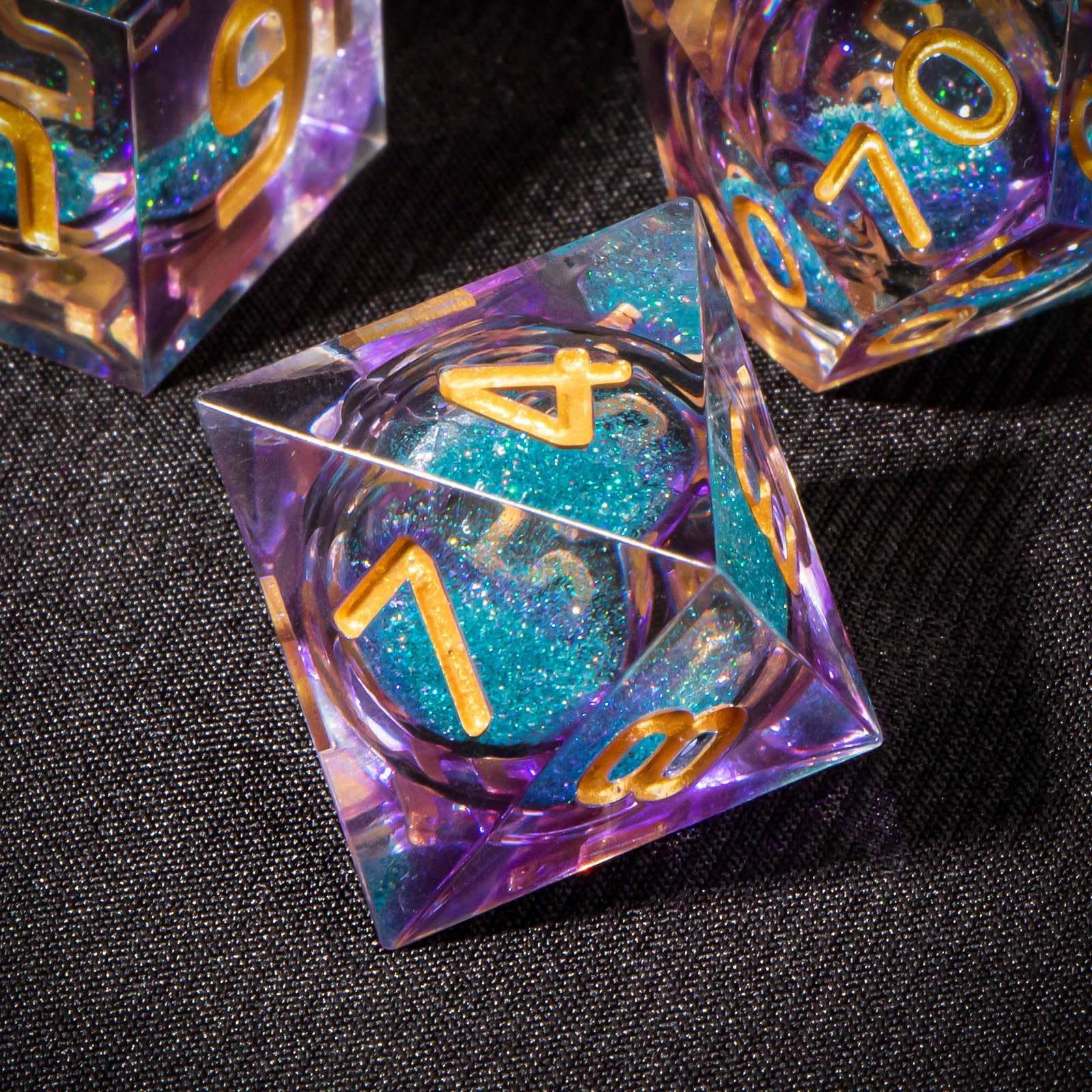OUKELANWO Liquid Core Sharp Edge Resin D&D Dice Set - 7 Piece Polyhedral Dungeons and Dragons Dice with D20, D12, D10, D8, D6, D4 - Vibrant Purple & Blue RPG Dice for Tabletop Gaming, DND Campaigns, and Role Playing Adventures