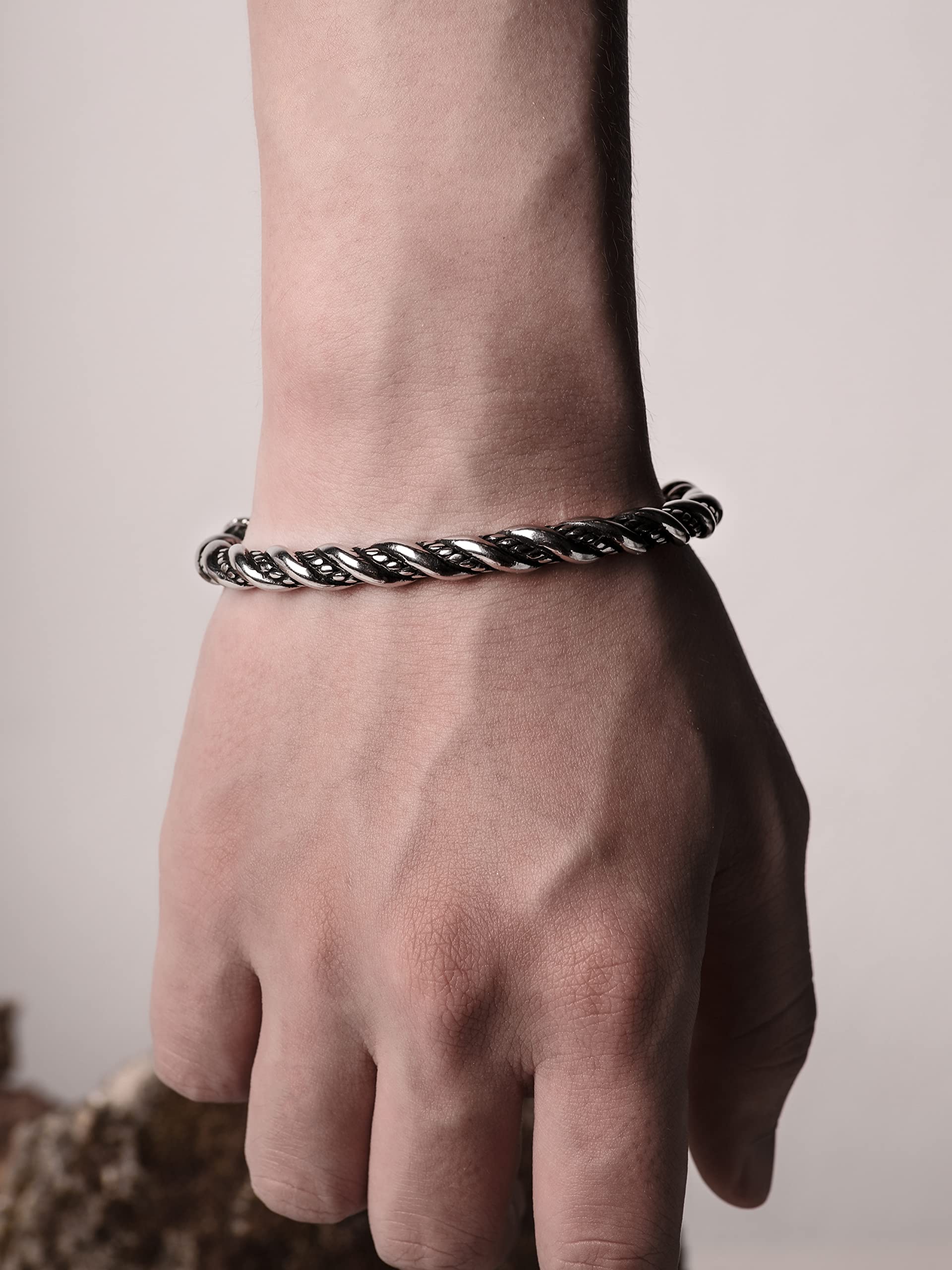 HAQUIL Stainless Steel Viking Twisted Cuff Bracelet for Men - Norse Arm Ring Jewelry - Durable Viking Gift for Him - Perfect for Cosplay, LARP & Medieval Reenactment