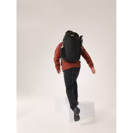 Arc'teryx Mantis 30L Backpack - Lightweight Hiking & Travel Daypack for Men & Women - Perfect for Outdoor Adventures, Commuting & Daily Use