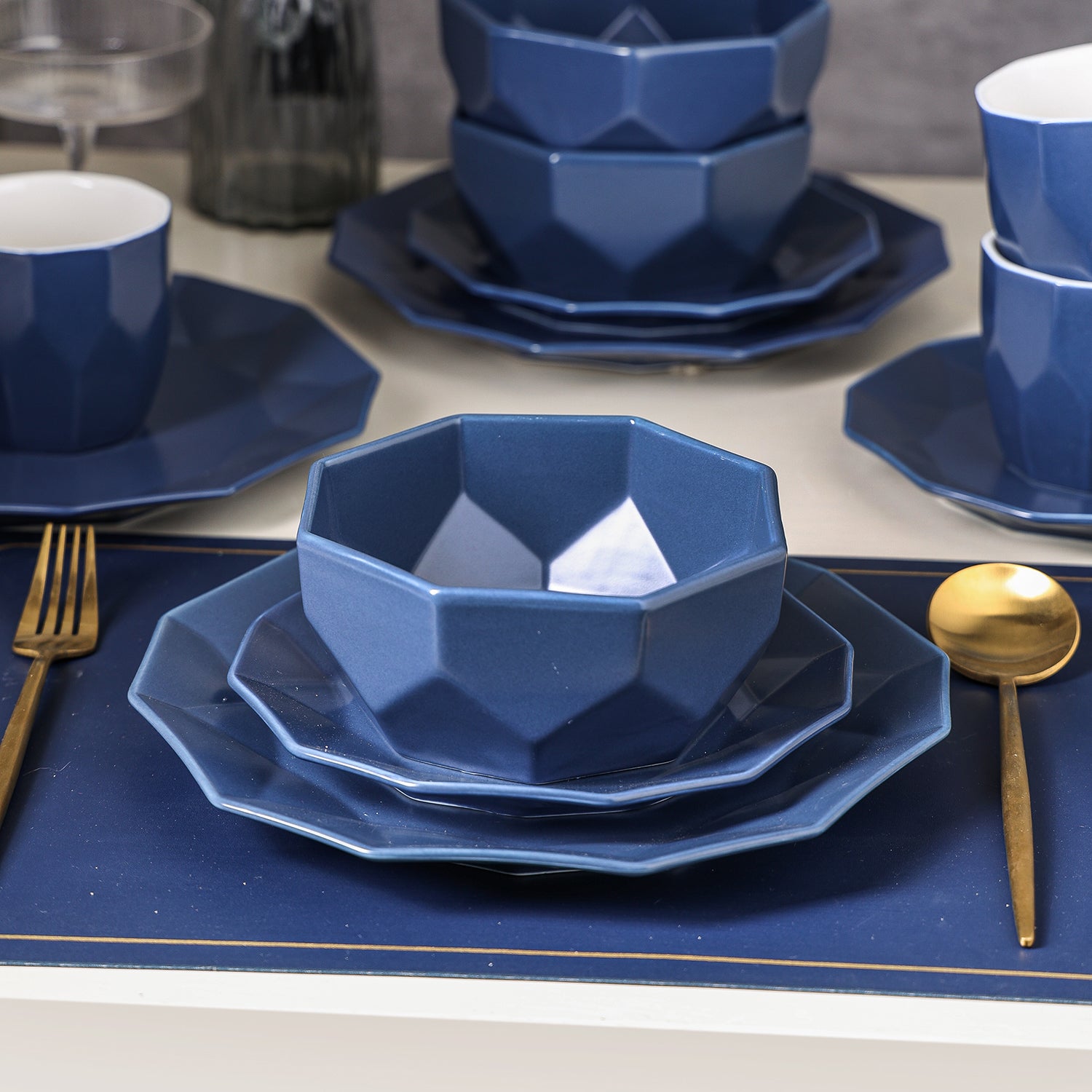 Premium Jamie Porcelain Dinnerware Set - Elegant Blue 16-Piece Dinnerware for Formal Dining, Entertaining & Everyday Use