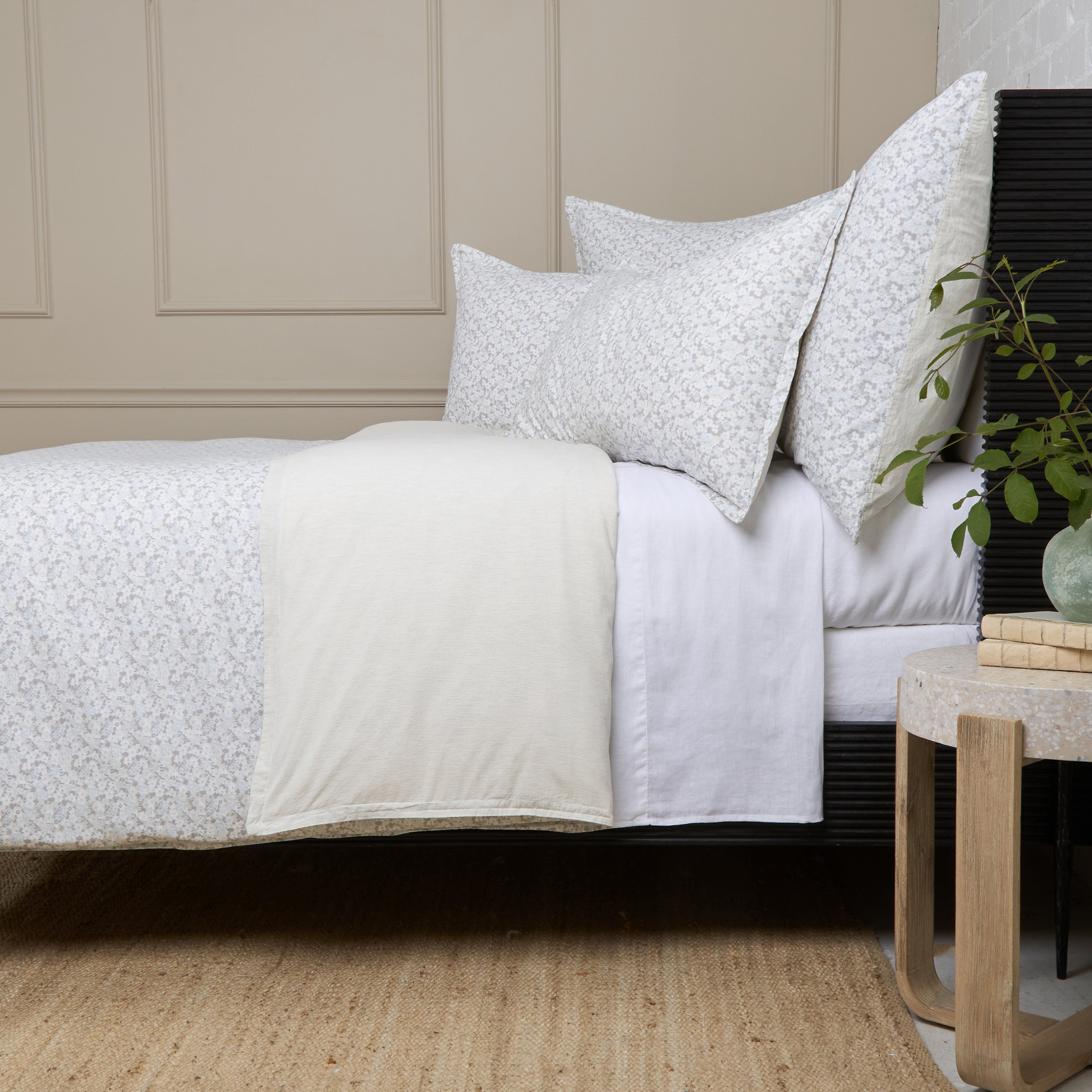 June Duvet Cover Set - Soft Breathable Bedding with Zipper Closure - Perfect for Summer & All-Season Comfort - Home, Bedroom, Hotel Decor