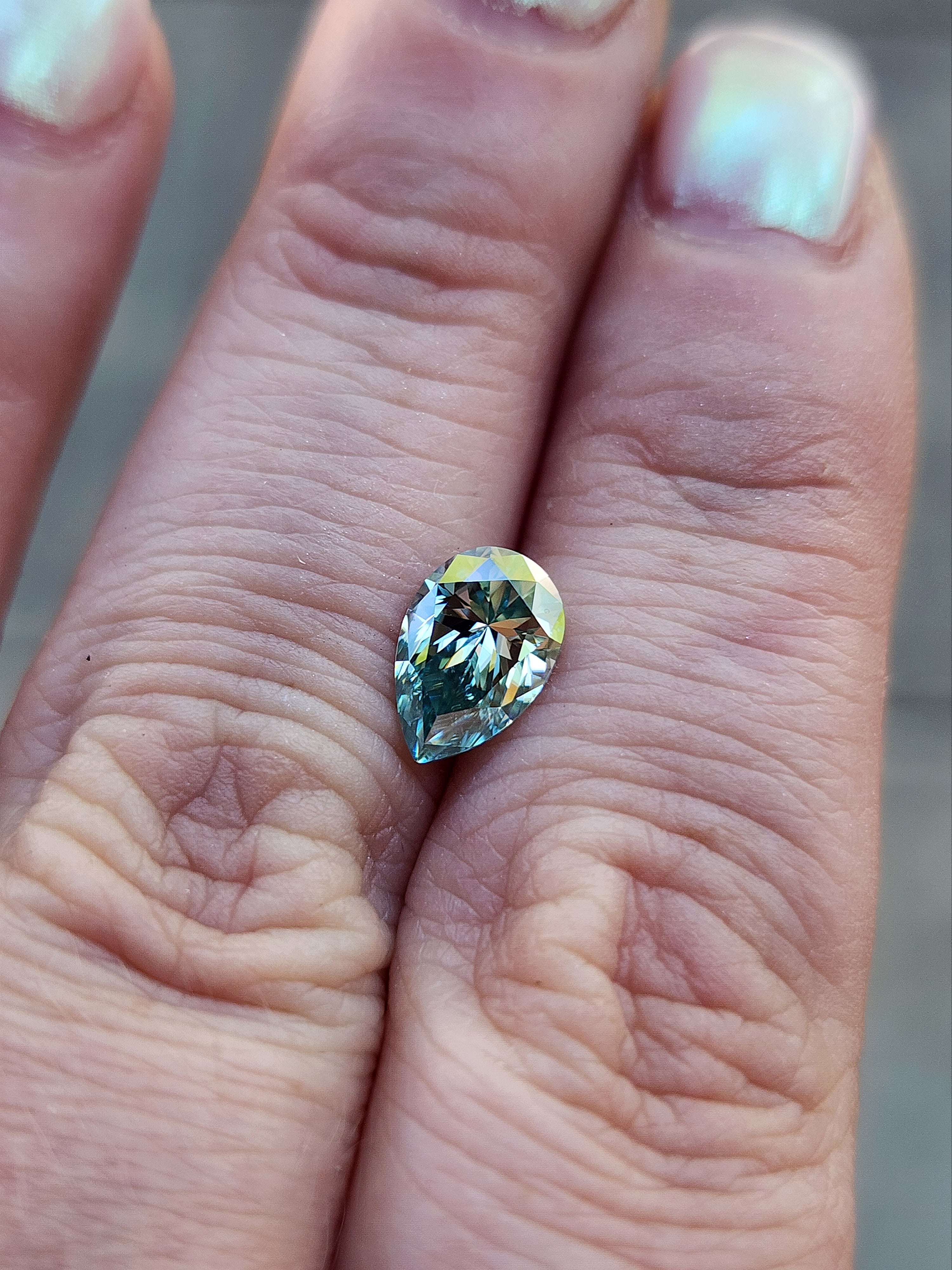 Pear Seafoam Moissanite Engagement Ring - 1.5ct Oval Cut Green Gemstone for Women, Vintage Style Wedding Band, Perfect for Proposals, Anniversaries & Special Occasions