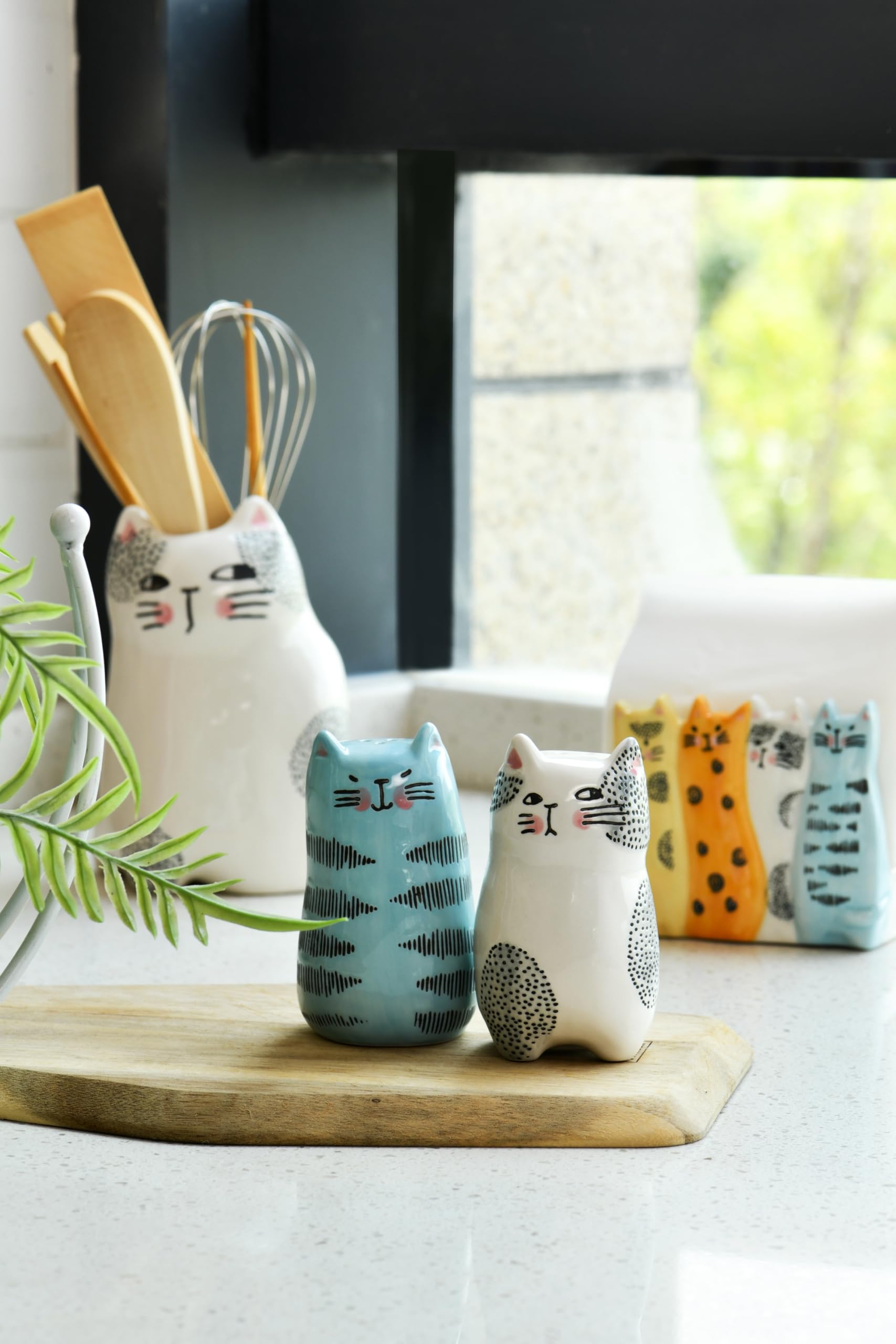 Bico Cartoon Cat Salt and Pepper Shaker Set - Hand-Painted Stoneware - Dishwasher Safe - Perfect for Kitchen, Dining Table & Gift Giving