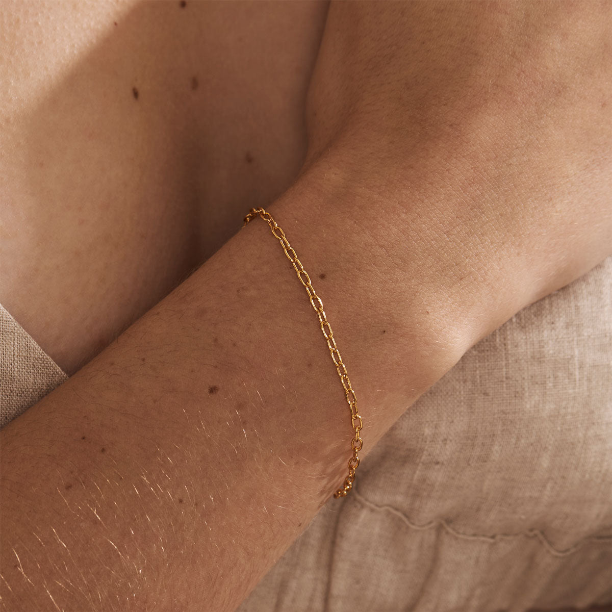 Elegant Gold Paperclip Bracelet for Women - Minimalist Stackable Jewelry for Everyday Wear & Gifting