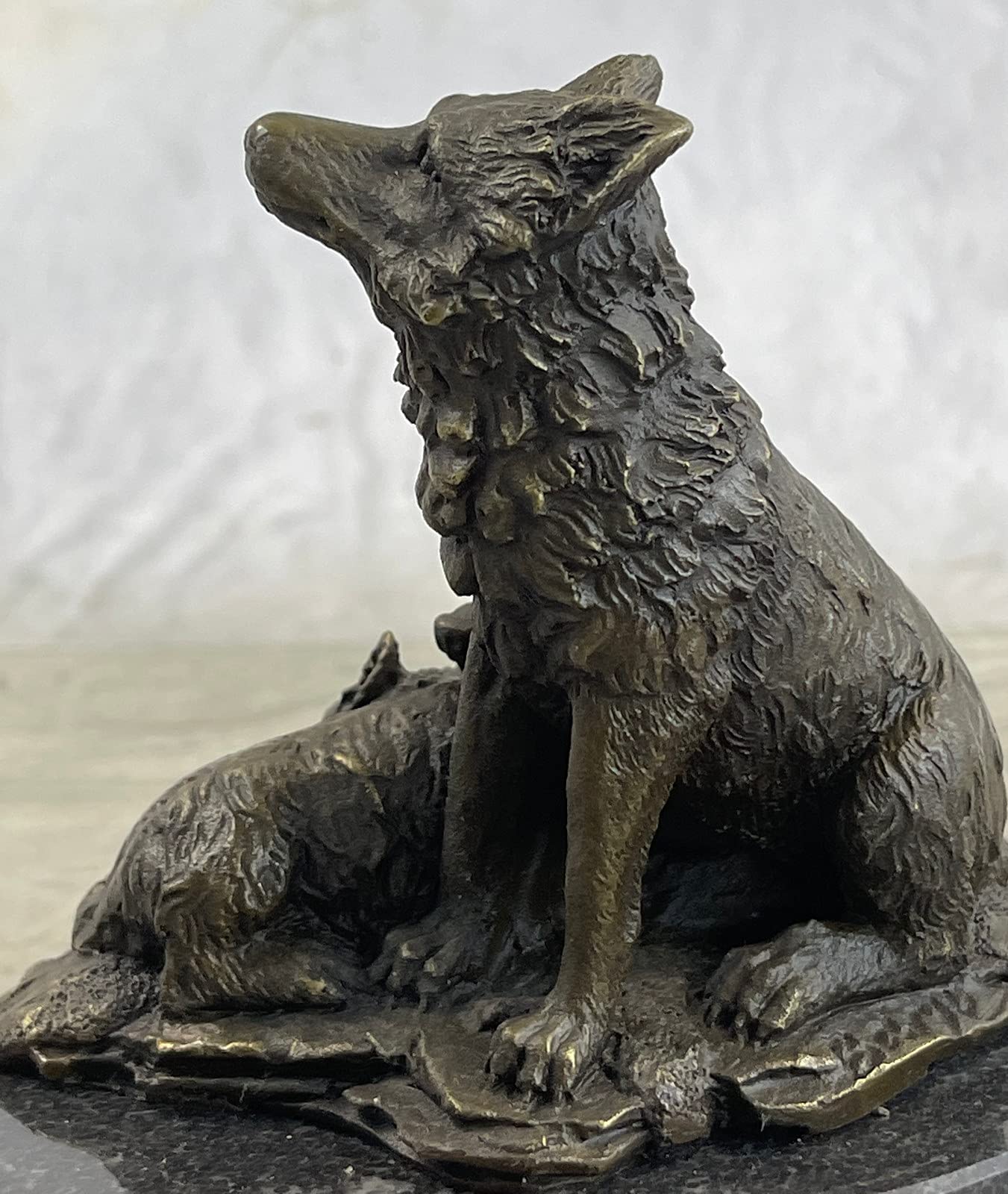 Howl of the Wild Wolf Cast Bronze Garden Statue - European Design Outdoor Decor for Patio, Yard & Garden Landscaping