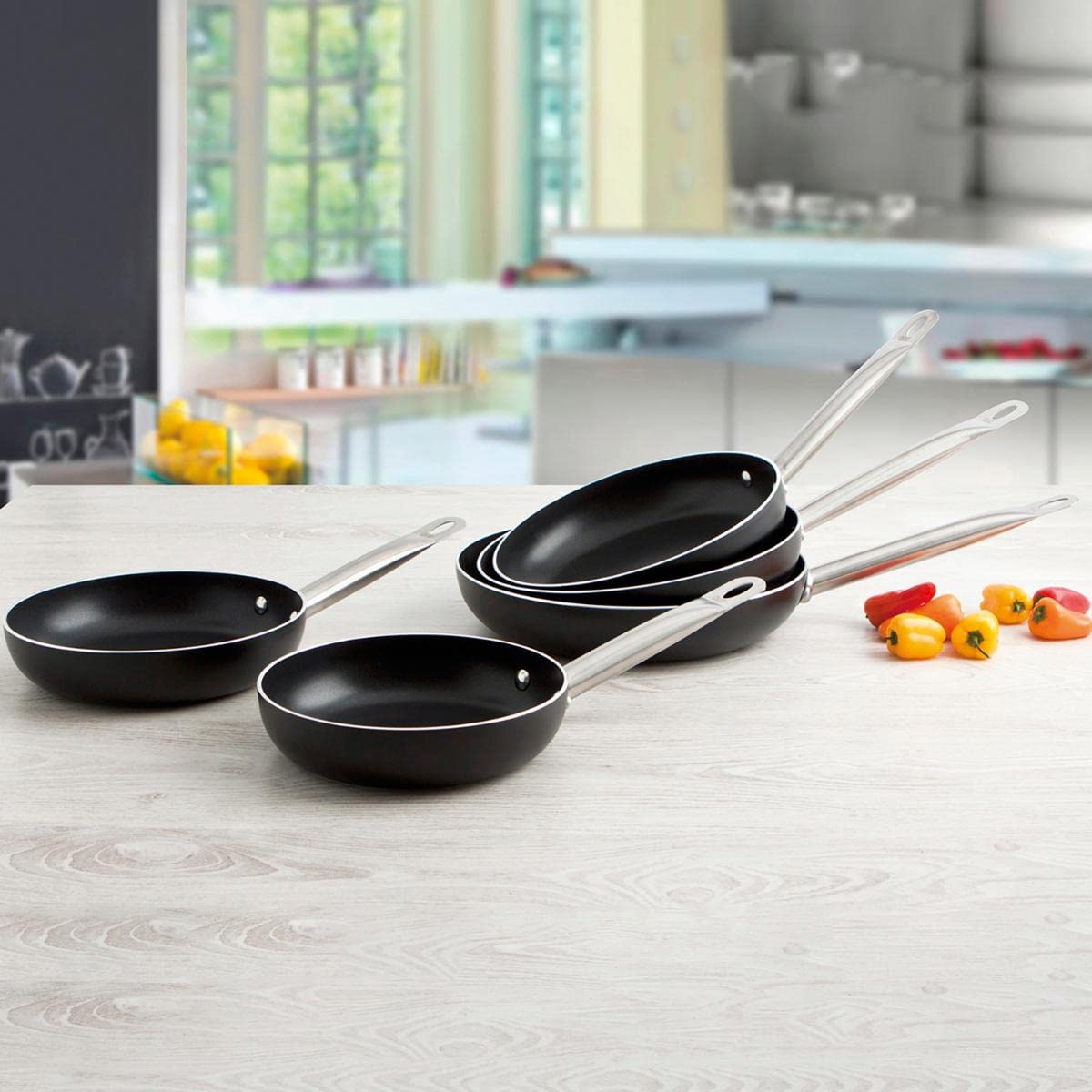 Professional 24cm Non-Stick Frying Pan - Black & Steel Aluminum Cookware for Home & Restaurant Use - Perfect for Sautéing, Frying & Cooking Eggs (60x50x10cm)