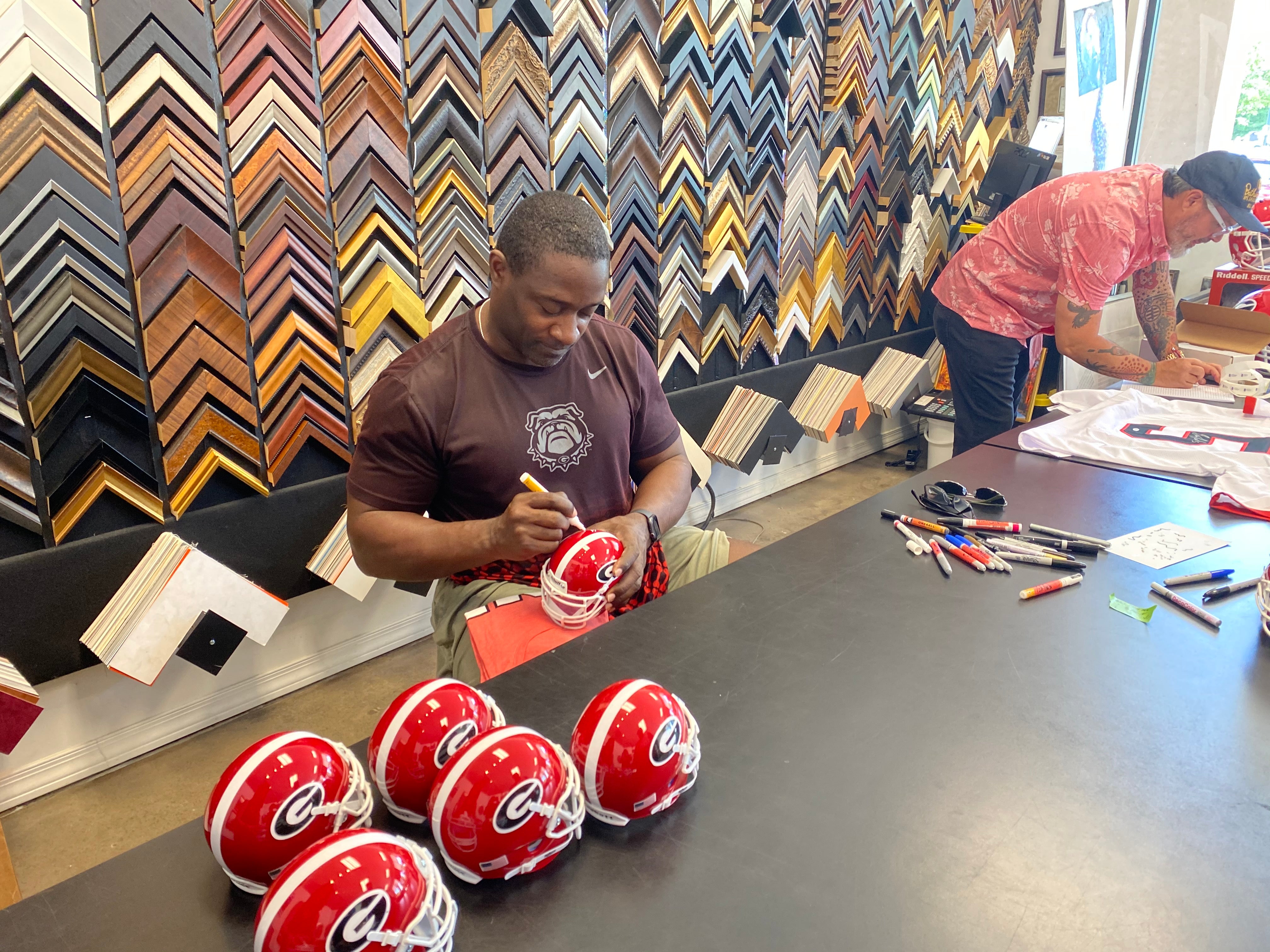 Garrison Hearst Autographed Georgia Bulldogs Mini Helmet - Signed NCAA Football Collectible - Perfect for Fans, Memorabilia Displays & Sports Themed Rooms