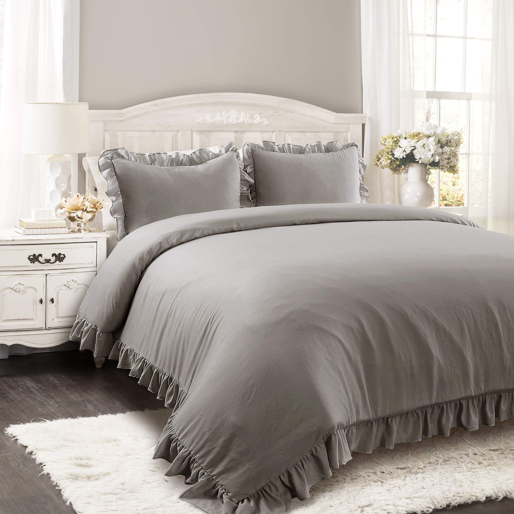 Lush Decor Reyna Ruffle Comforter Set - 3 Piece Cozy Ruffled Bedding Set for Full/Queen Size Beds - Soft Gray Bedroom Decor with Timeless Elegance - Perfect for Dorm Rooms, Guest Bedrooms & Cozy Master Suites