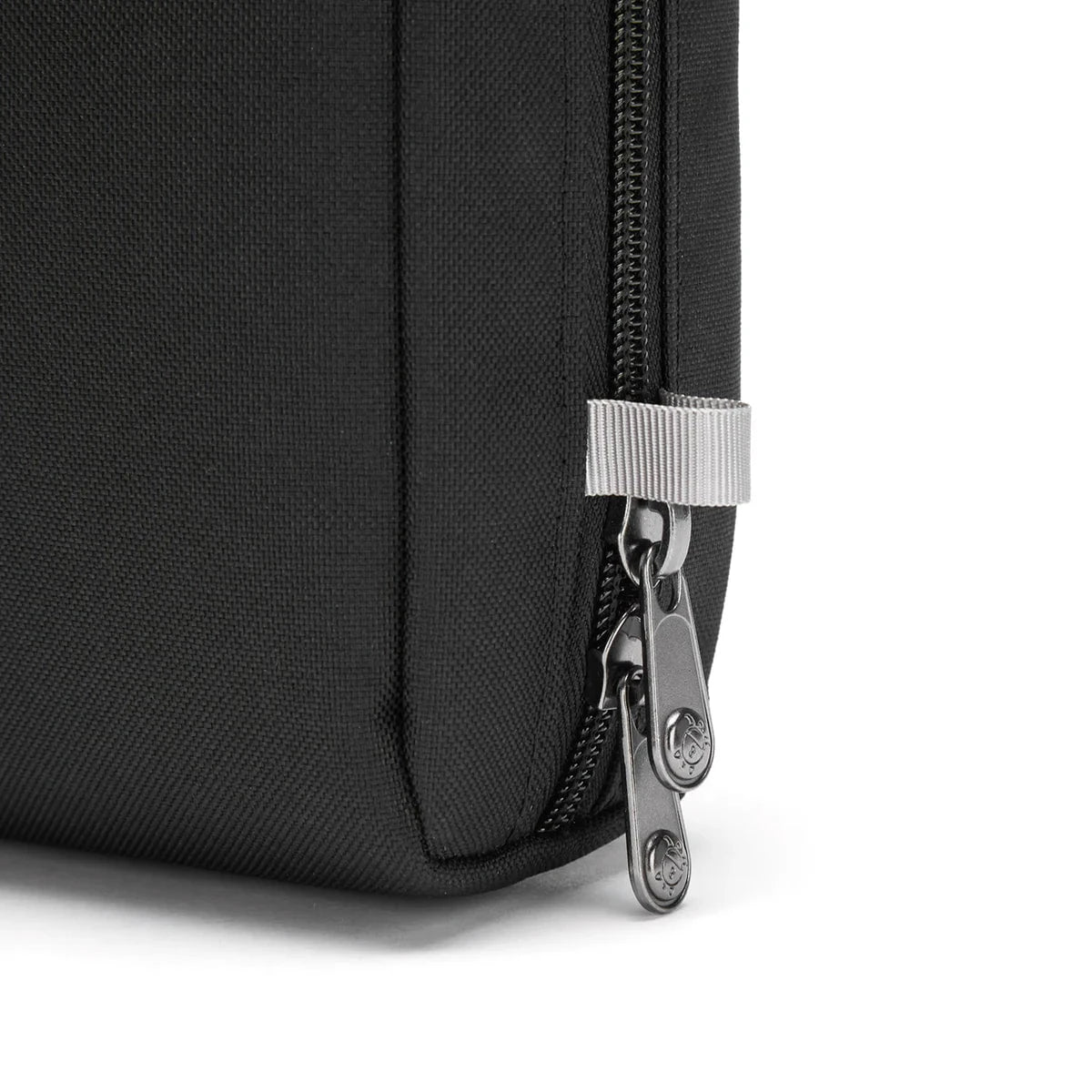 Pacsafe RFIDsafe™ RFID Blocking Gear Pouch - Anti-Theft Travel Wallet for Passport, Credit Cards & Cash - Secure & Compact for Airports, Commuting & Daily Use