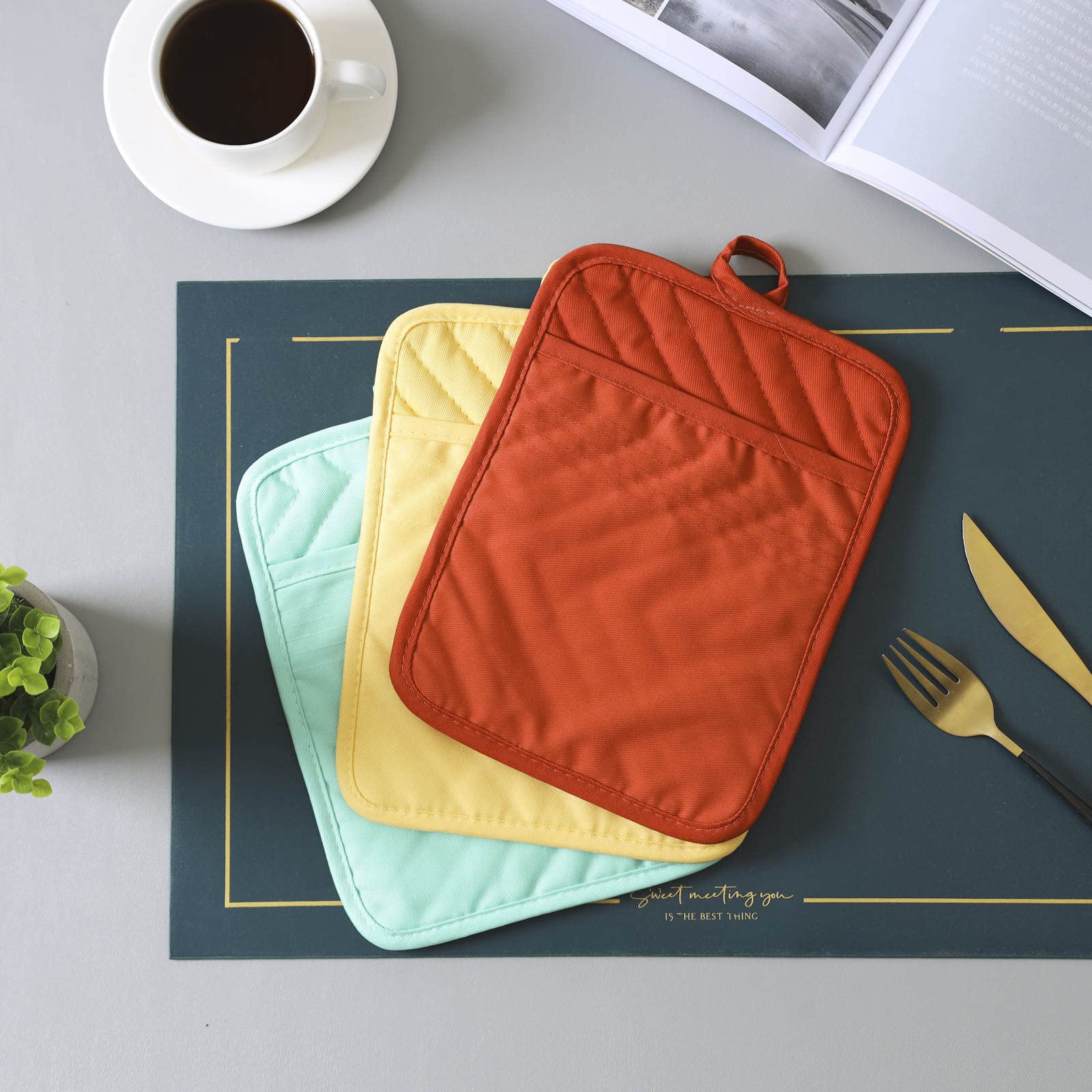 Heat Resistant Cotton Pot Holders and Oven Mitts Set - 7