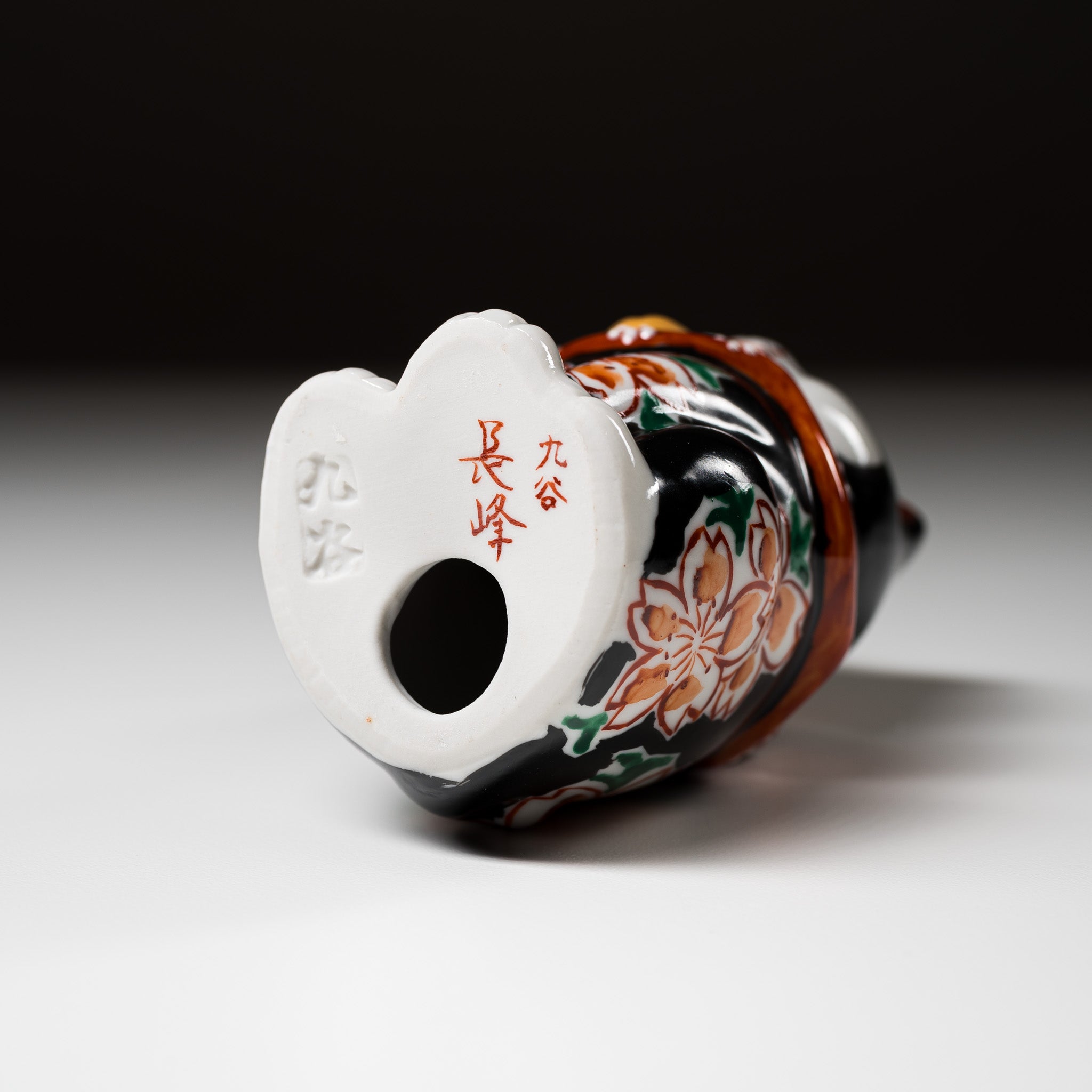 Kutani Ware Black Beckoning Cat Kuro - Handcrafted Japanese Ceramic Lucky Cat Ornament for Home Decor, Office Feng Shui & Gift Giving
