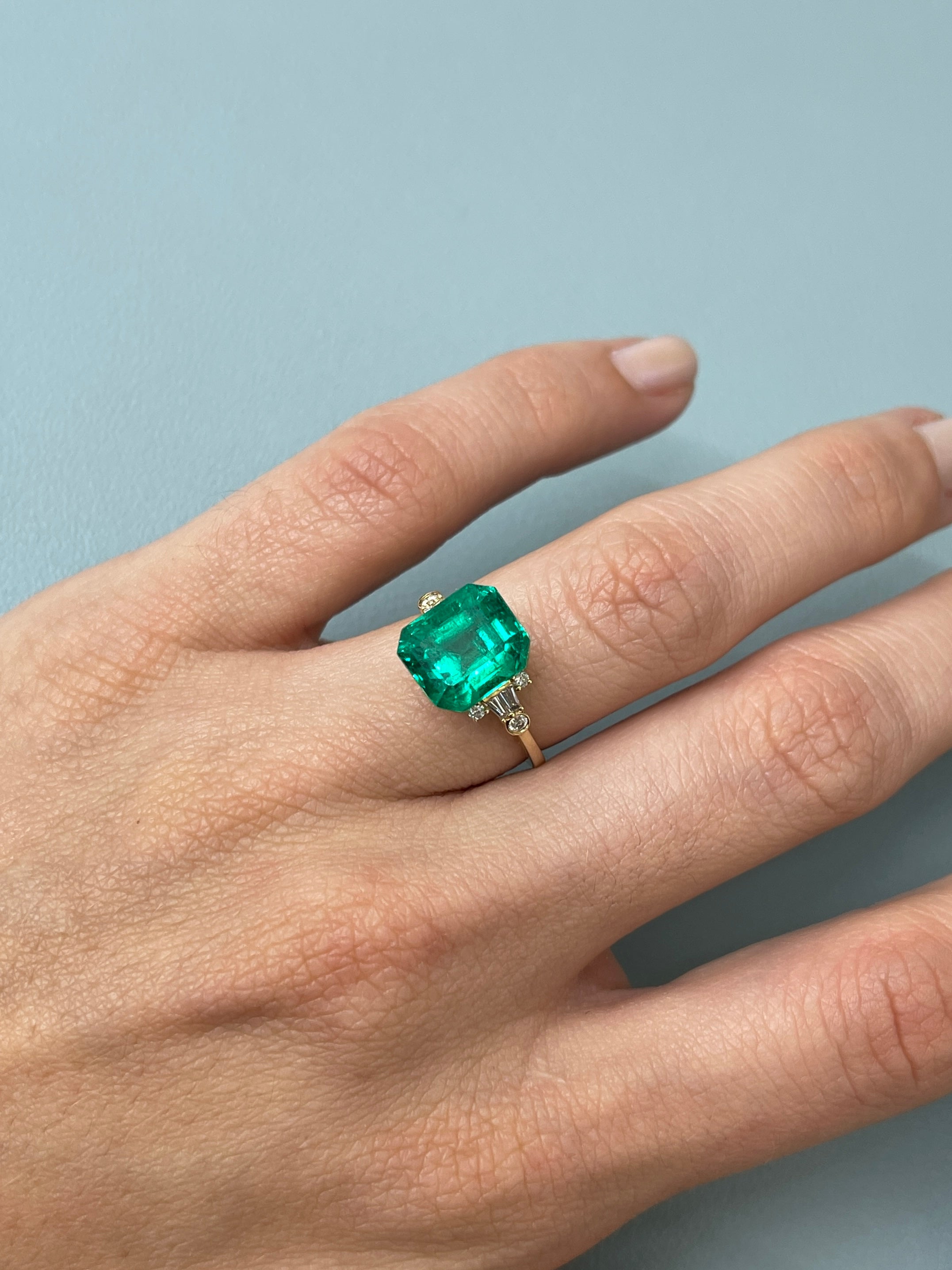 5.02 Carat 11x9mm AAA+ Natural Colombian Emerald Loose Gemstone - Classic Green Emerald Cut for Jewelry Making, Engagement Rings & Luxury Gifts